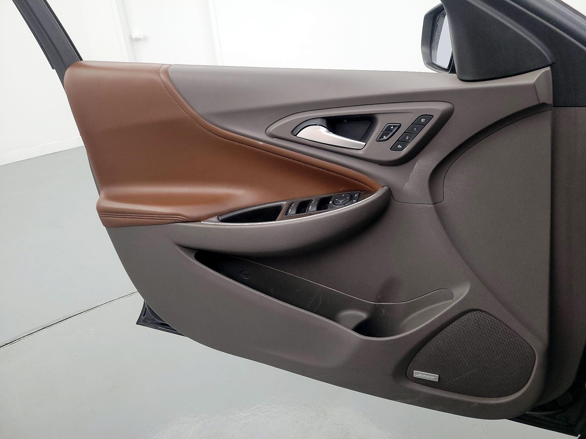 Thumbnail: 2016 Chevrolet Malibu - 12