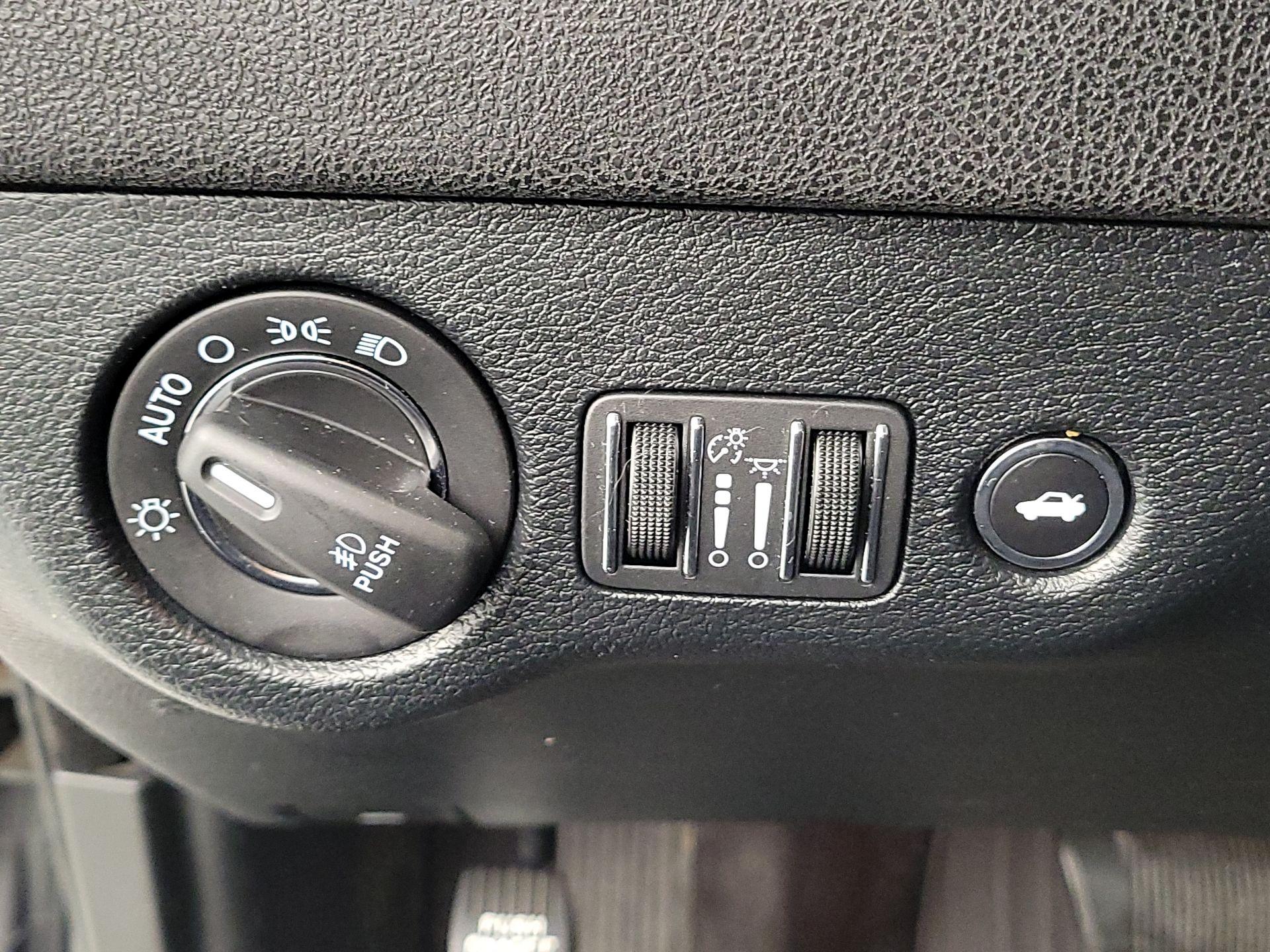 Thumbnail: 2018 Chrysler 300 - 13