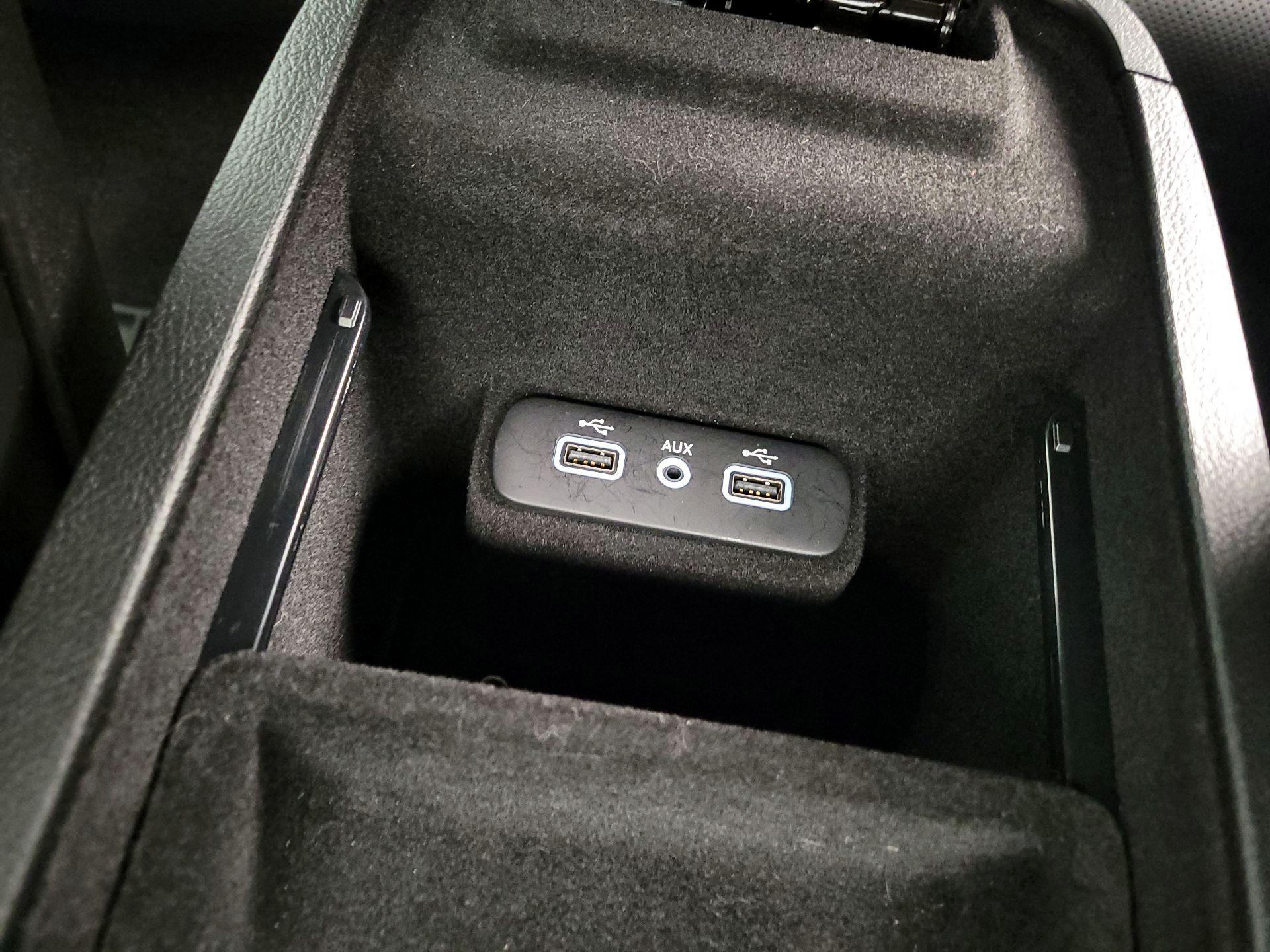 Thumbnail: 2018 Chrysler 300 - 19