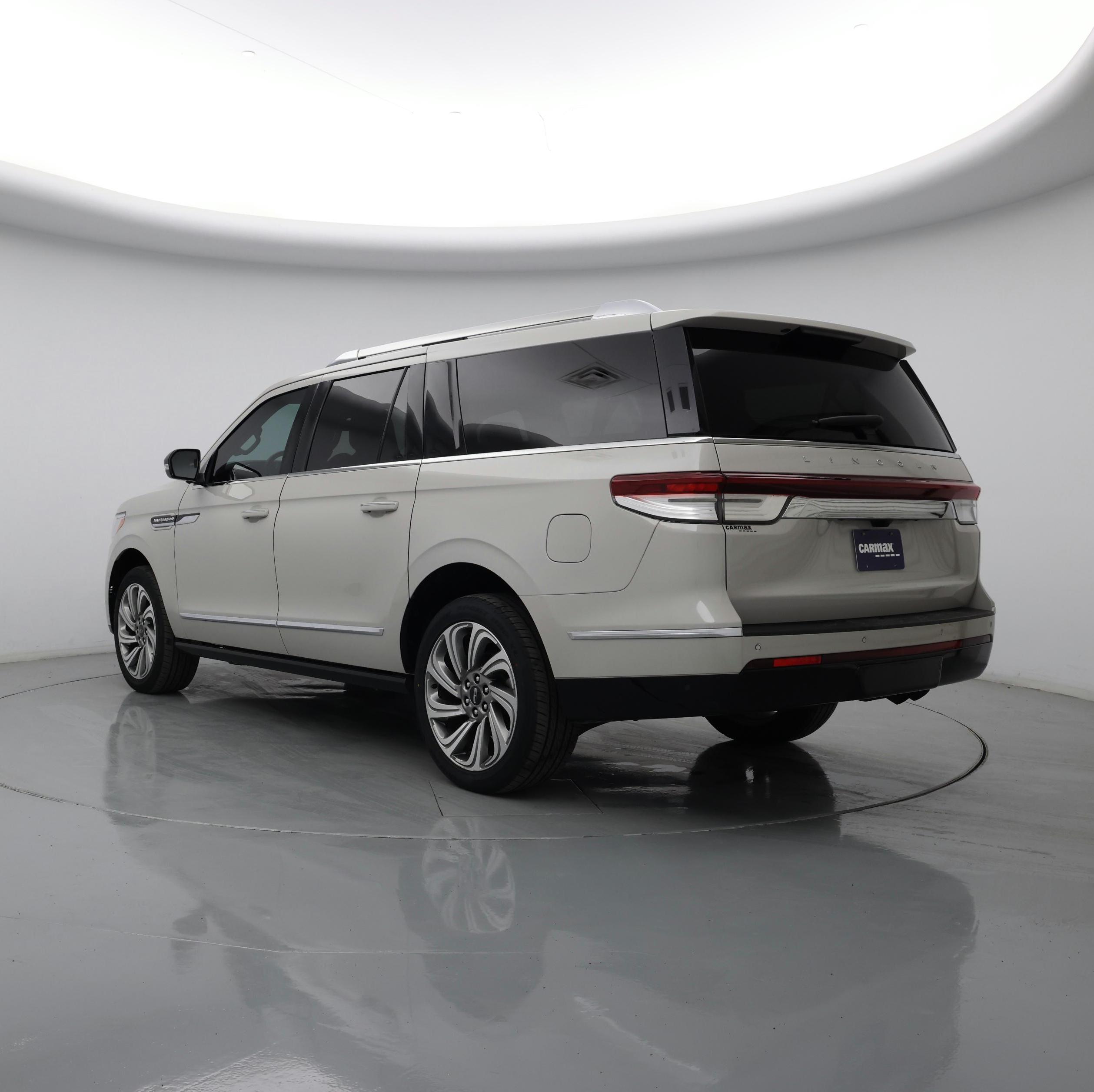 Thumbnail: 2023 Lincoln Navigator L - 2