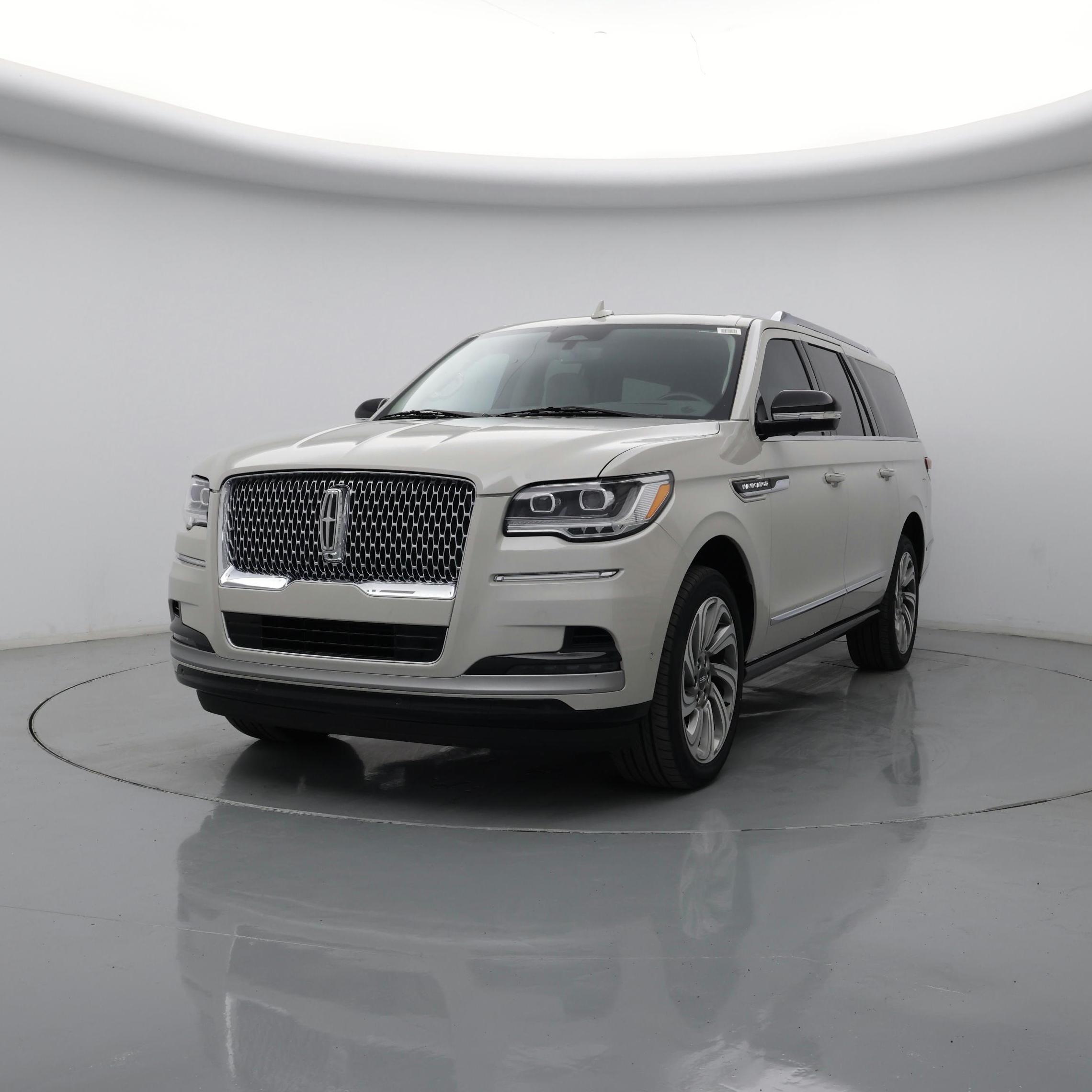 Thumbnail: 2023 Lincoln Navigator L - 4