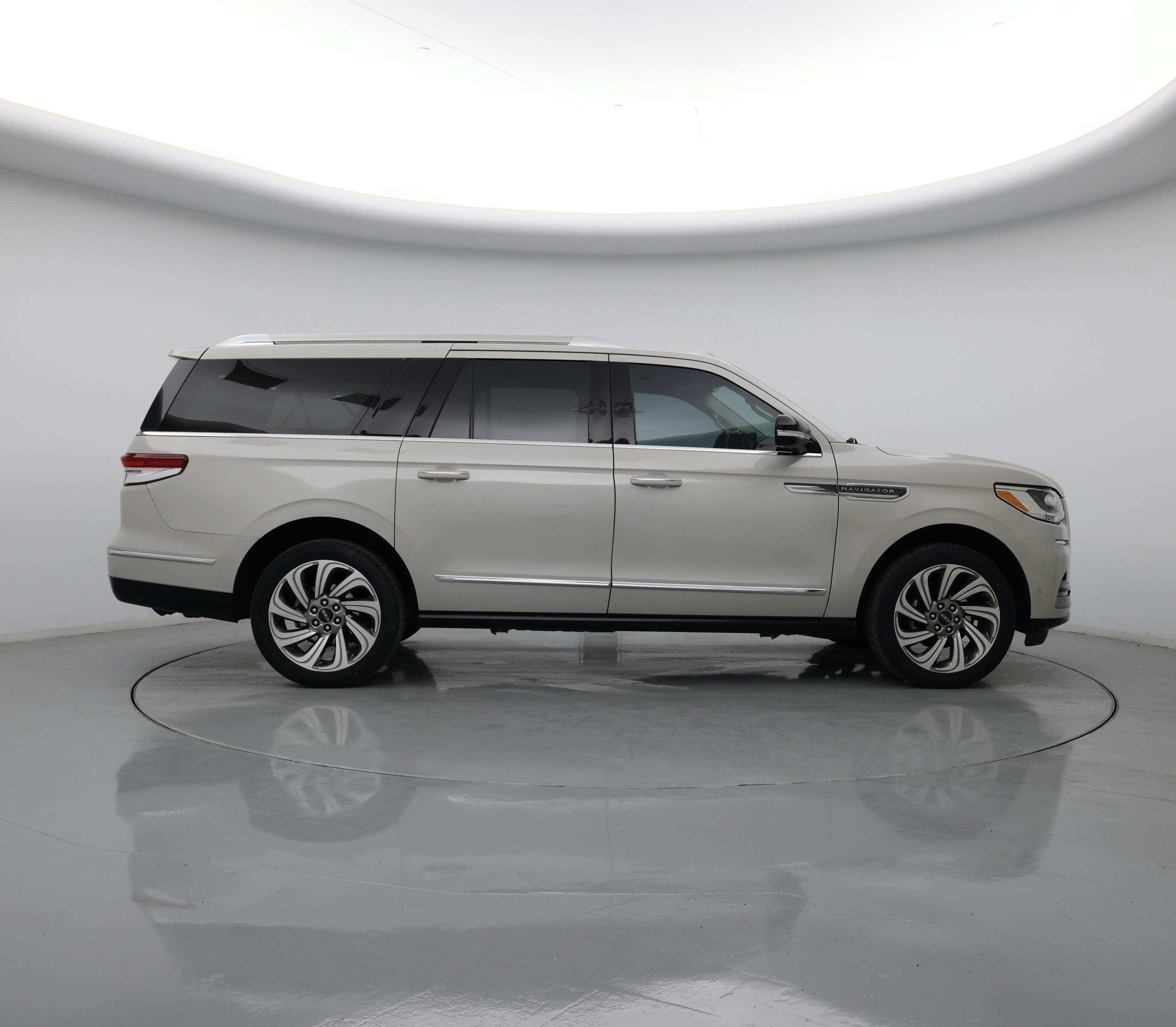 Thumbnail: 2023 Lincoln Navigator L - 7
