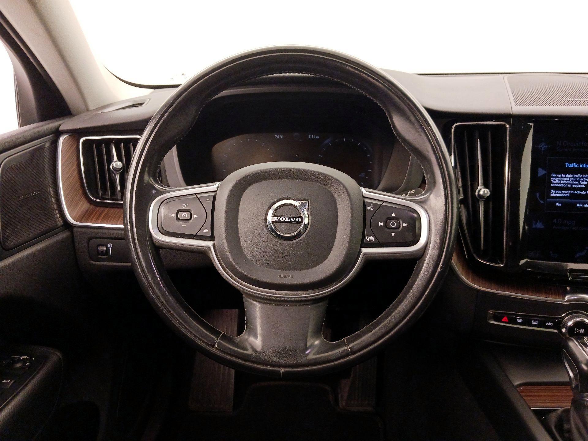 Thumbnail: 2021 Volvo XC60 - 10