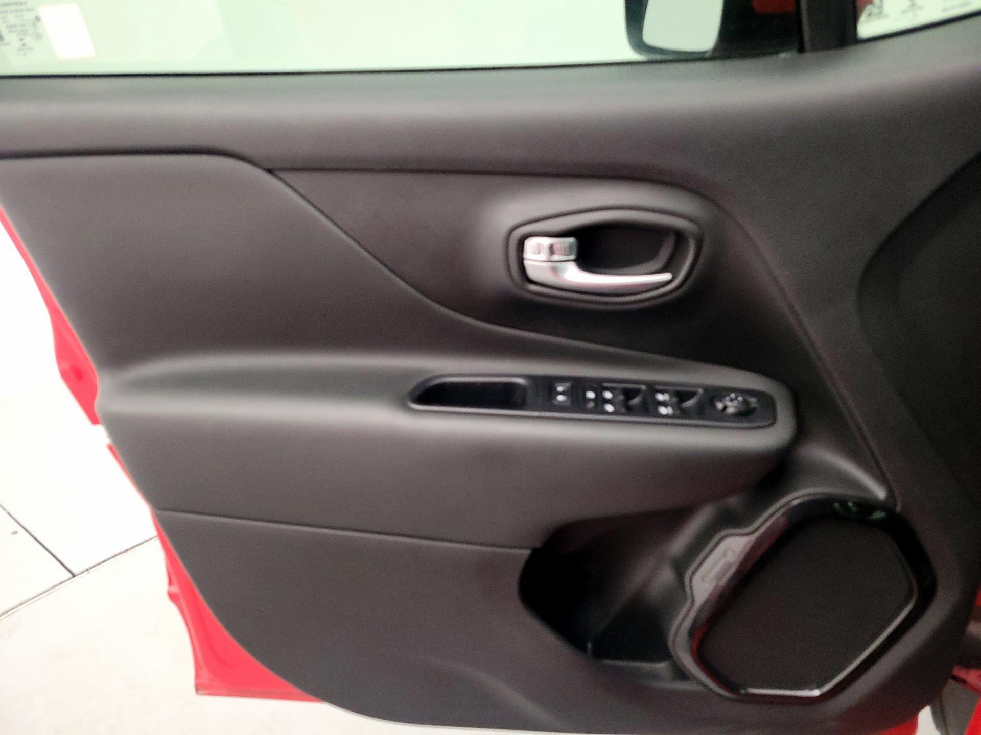 Thumbnail: 2020 Jeep Renegade - 12