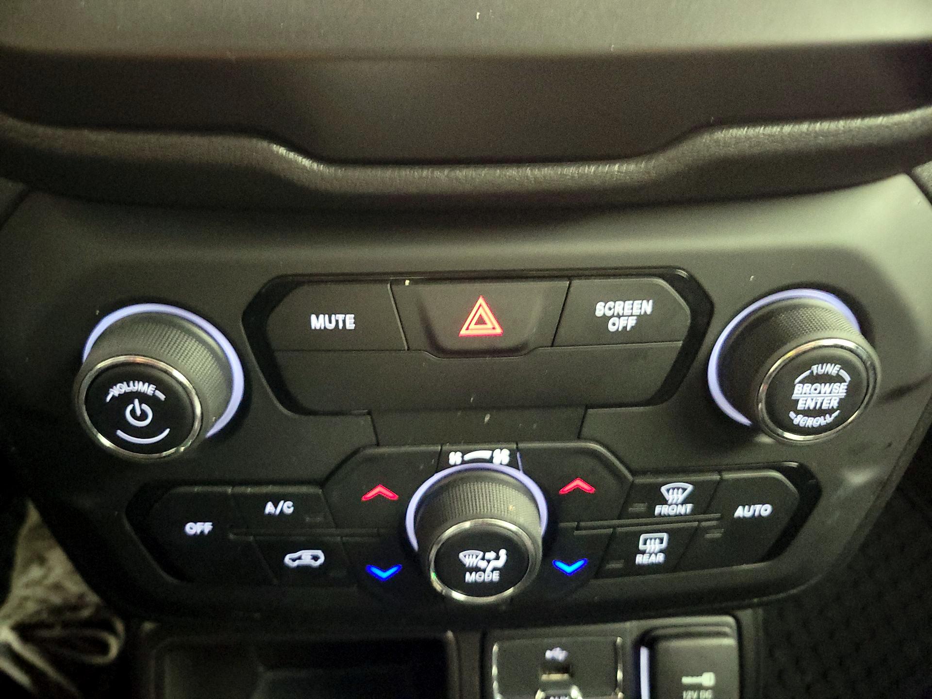 Thumbnail: 2020 Jeep Renegade - 16