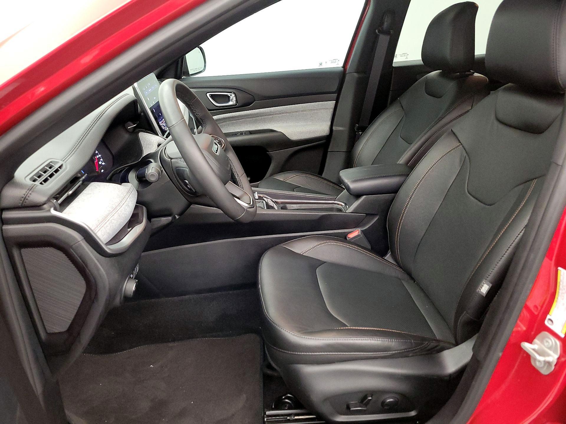 Thumbnail: 2023 Jeep Compass - 11