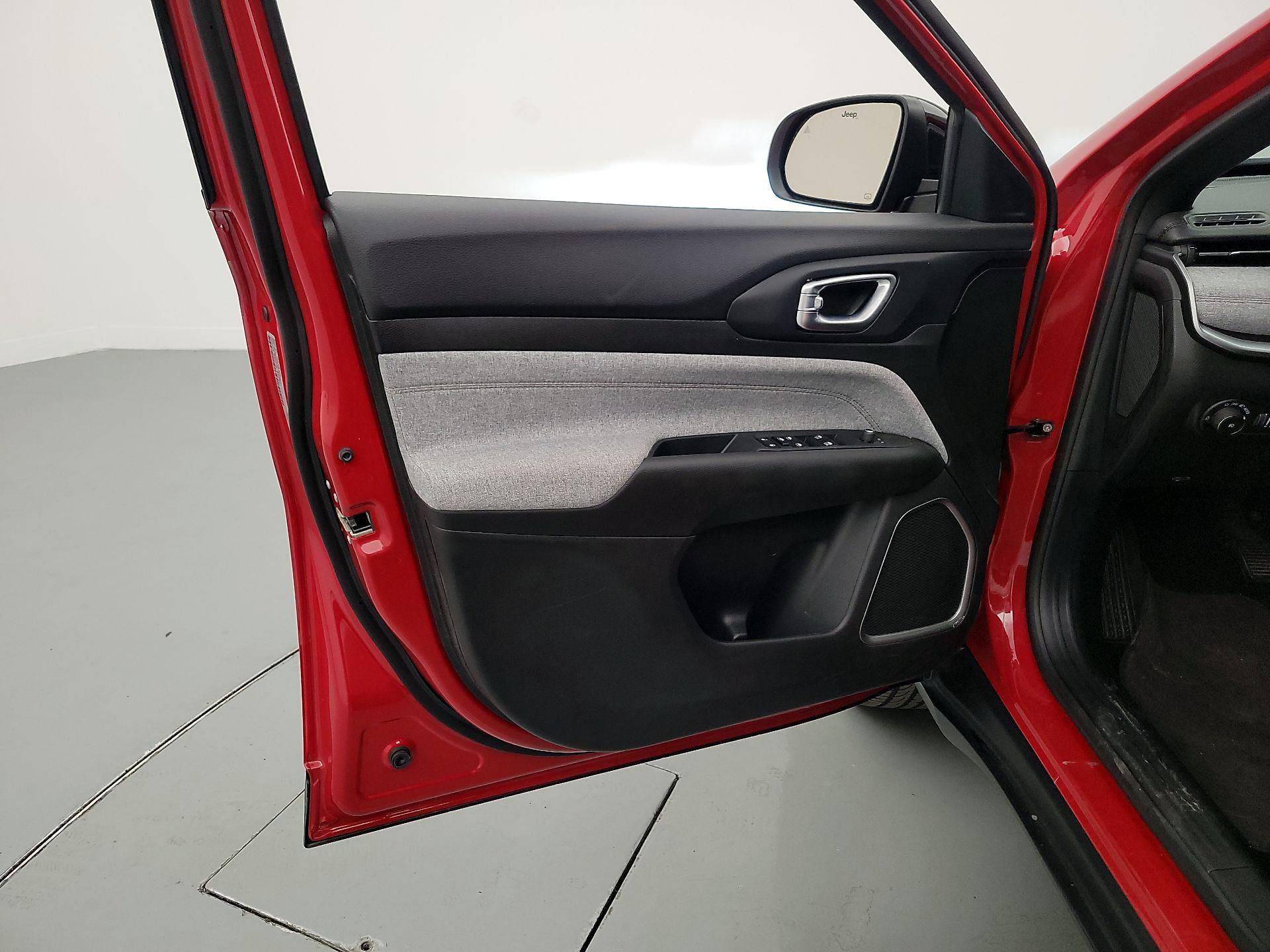 Thumbnail: 2023 Jeep Compass - 12