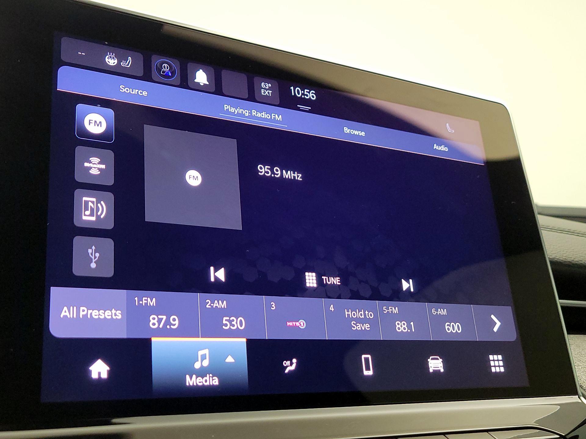 Thumbnail: 2023 Jeep Compass - 15