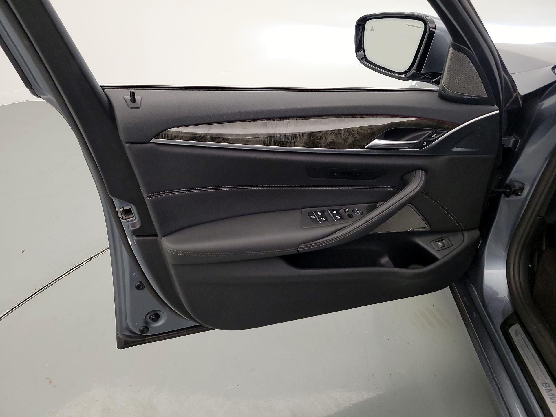 Thumbnail: 2022 BMW 5 Series - 12