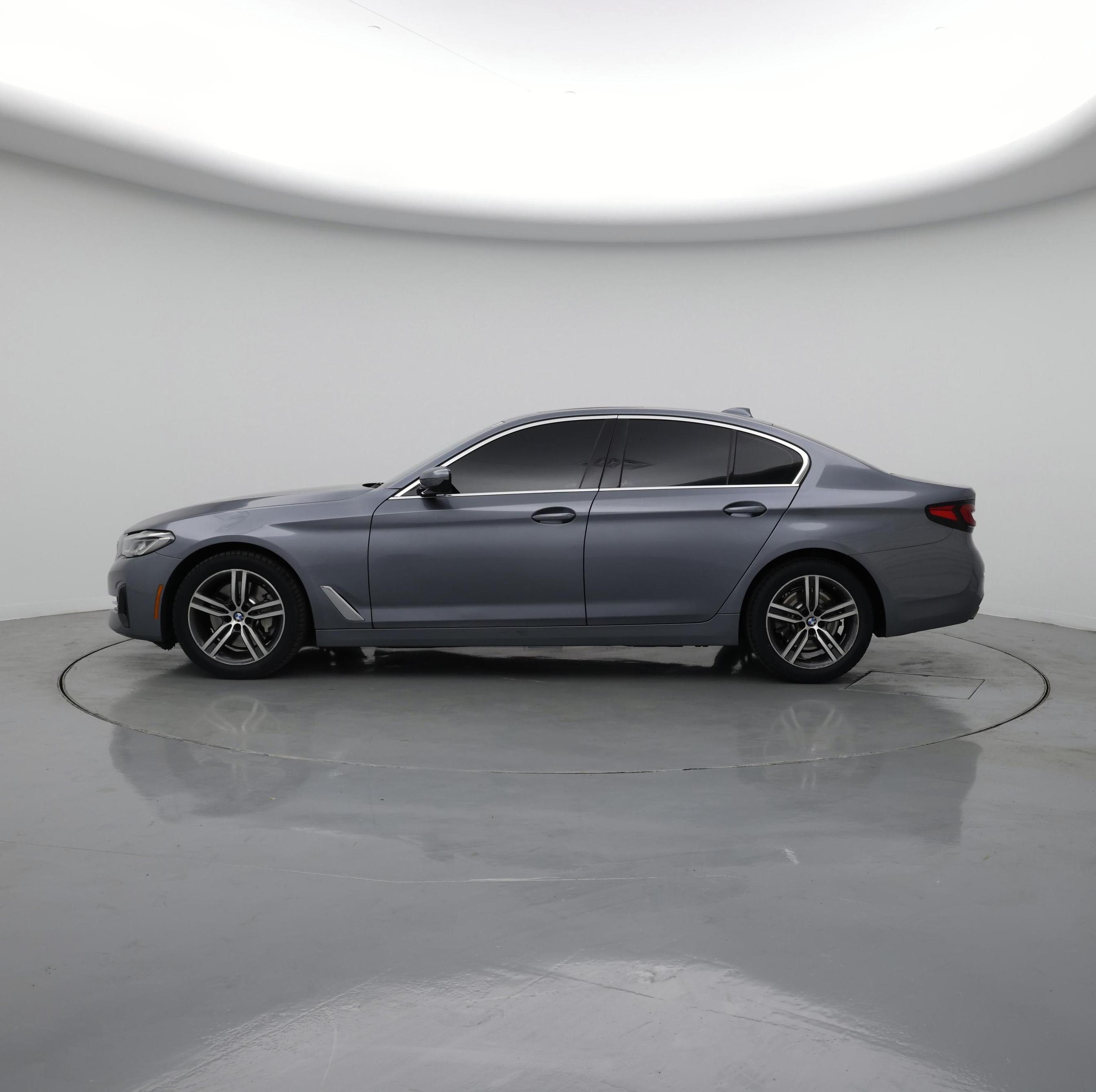 Thumbnail: 2022 BMW 5 Series - 3
