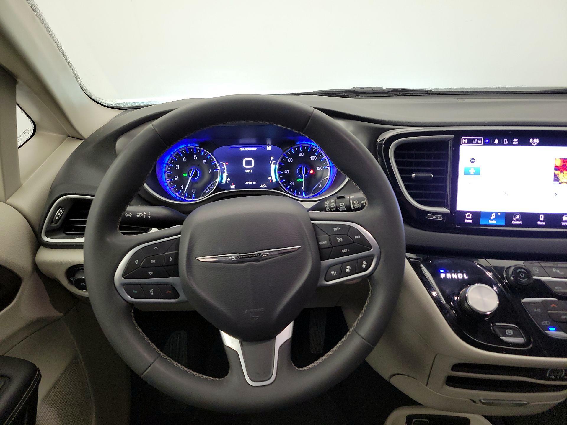 Thumbnail: 2024 Chrysler Pacifica - 10