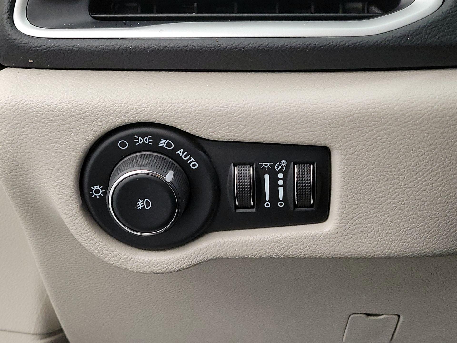 Thumbnail: 2024 Chrysler Pacifica - 13