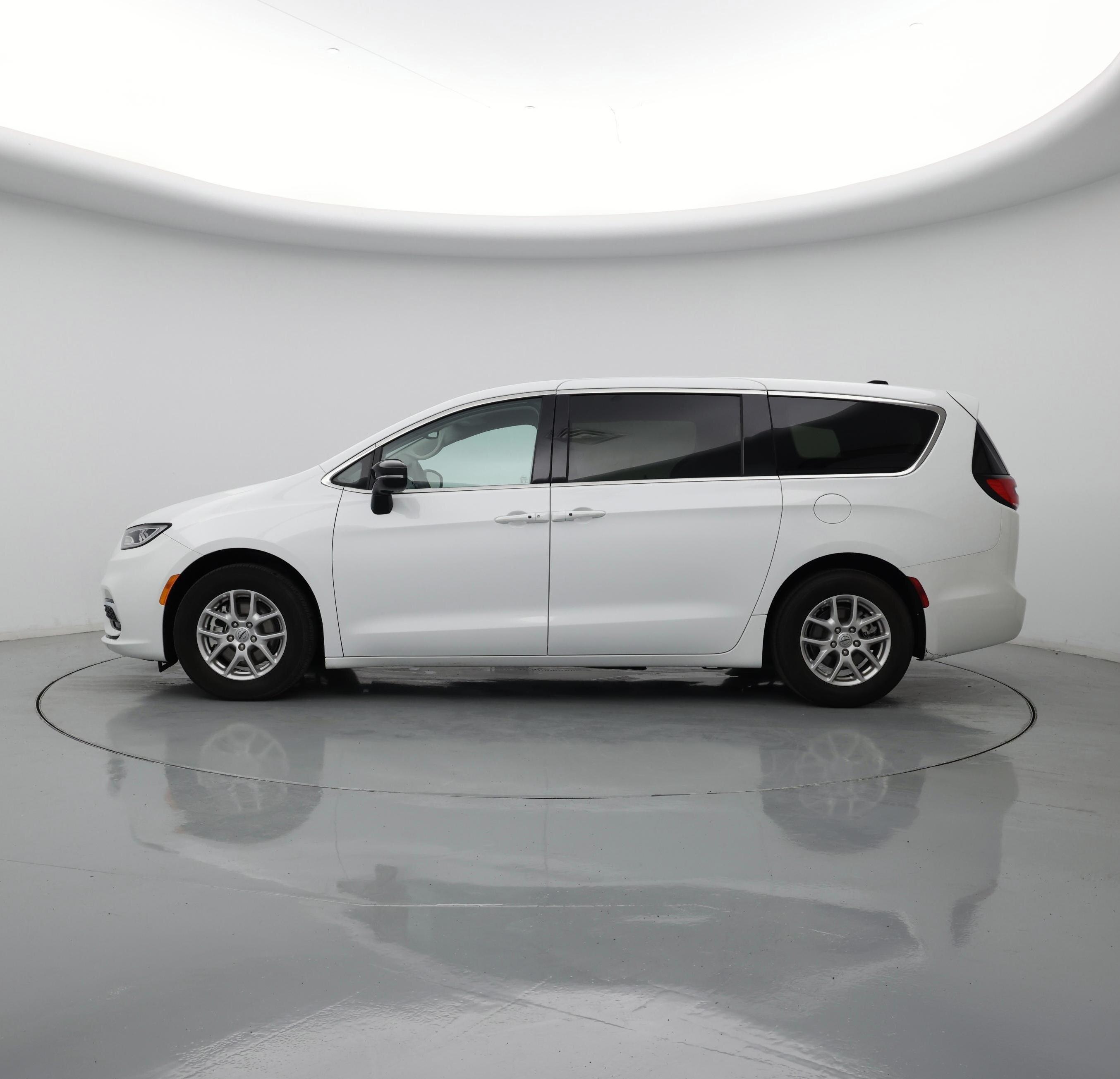 Thumbnail: 2024 Chrysler Pacifica - 3