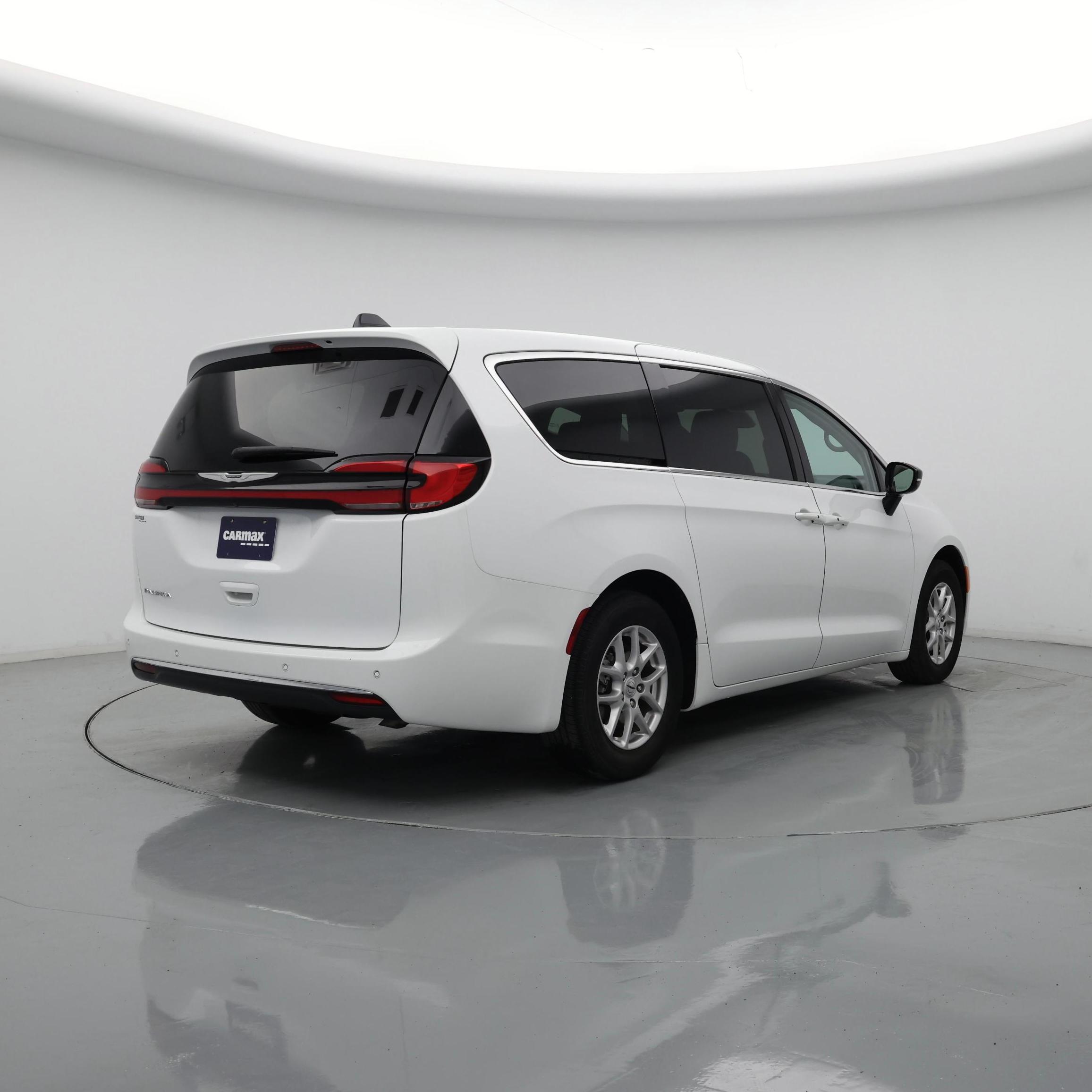 Thumbnail: 2024 Chrysler Pacifica - 8