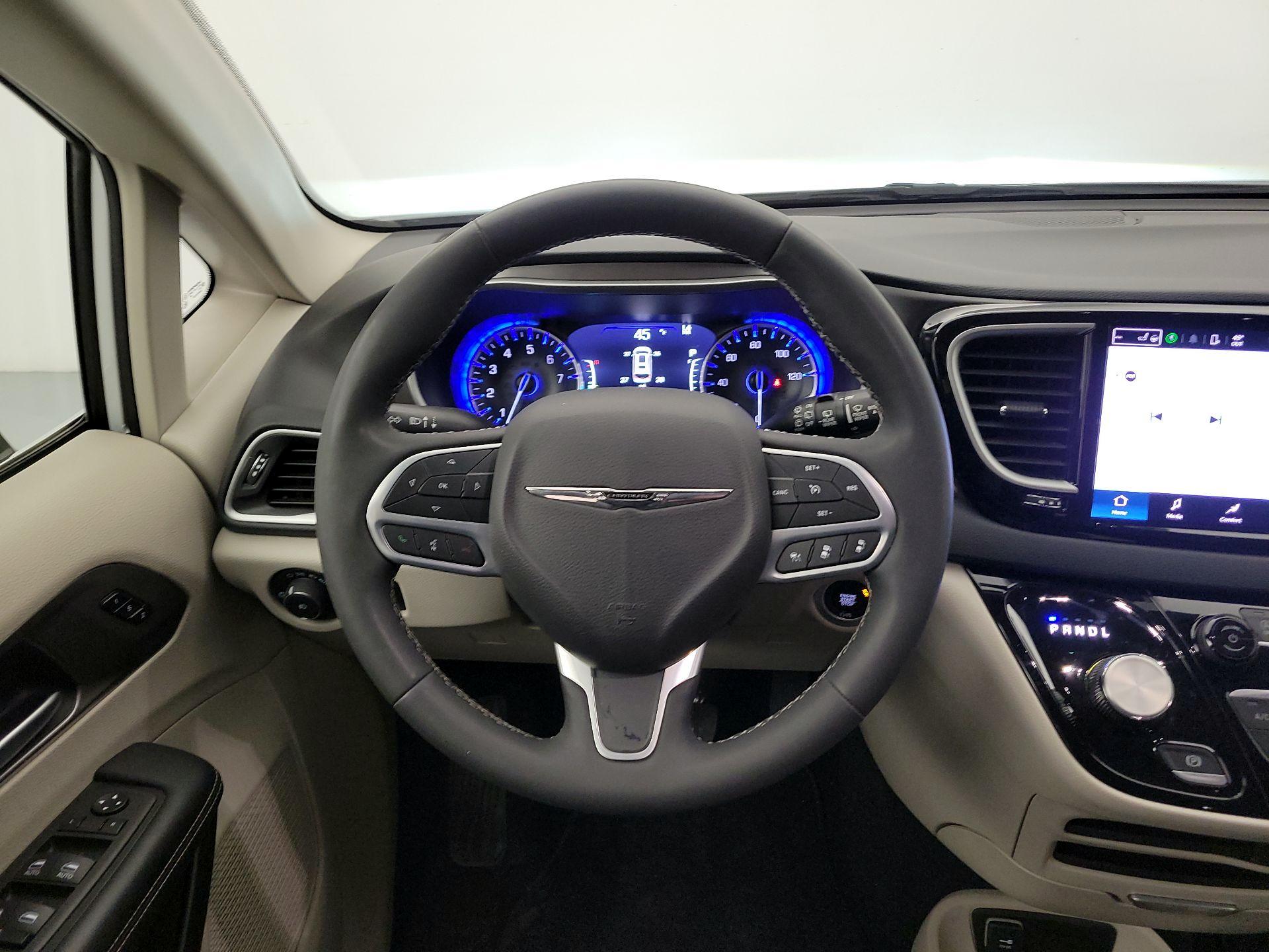 Thumbnail: 2024 Chrysler Pacifica - 10