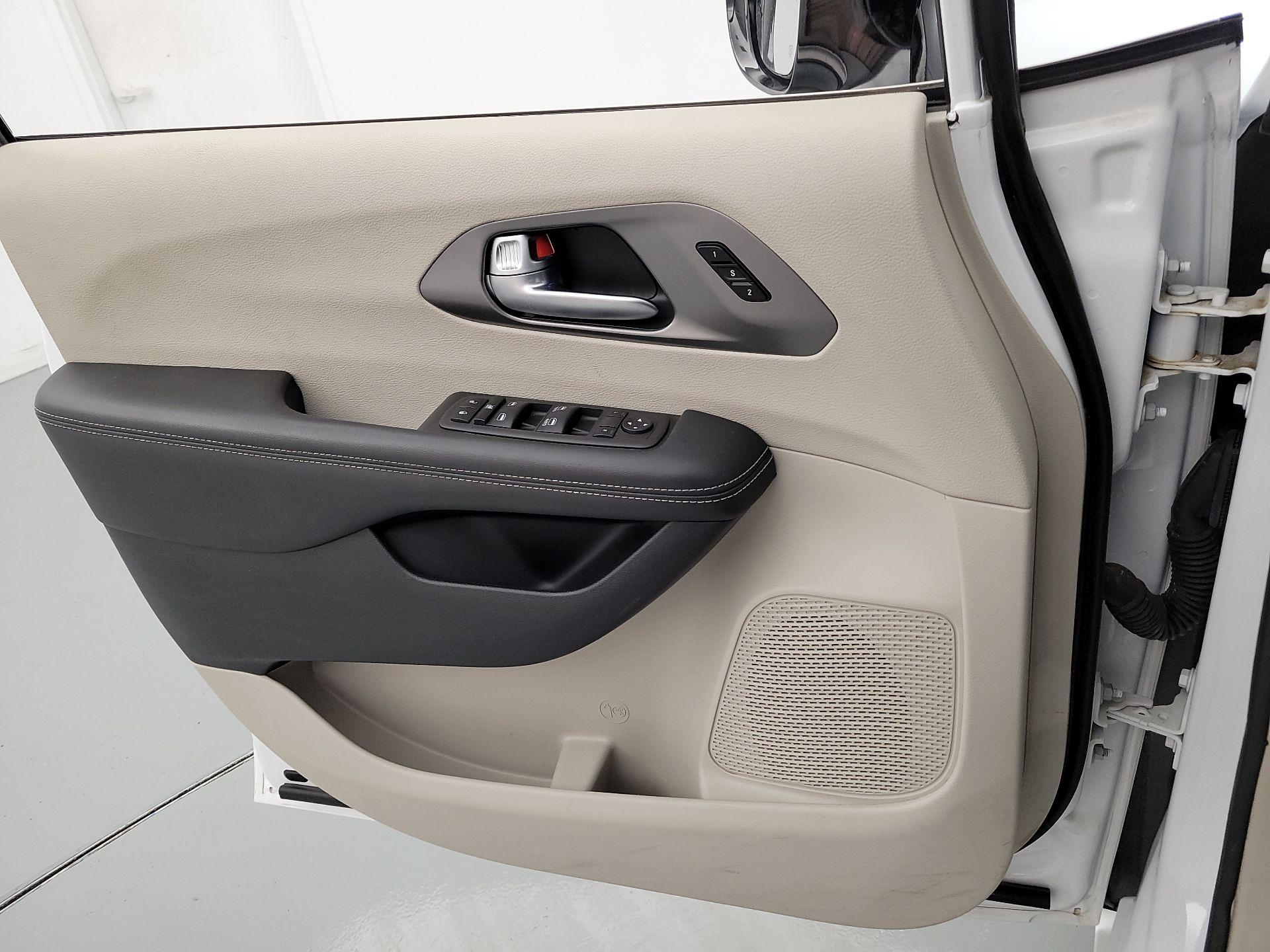 Thumbnail: 2024 Chrysler Pacifica - 12