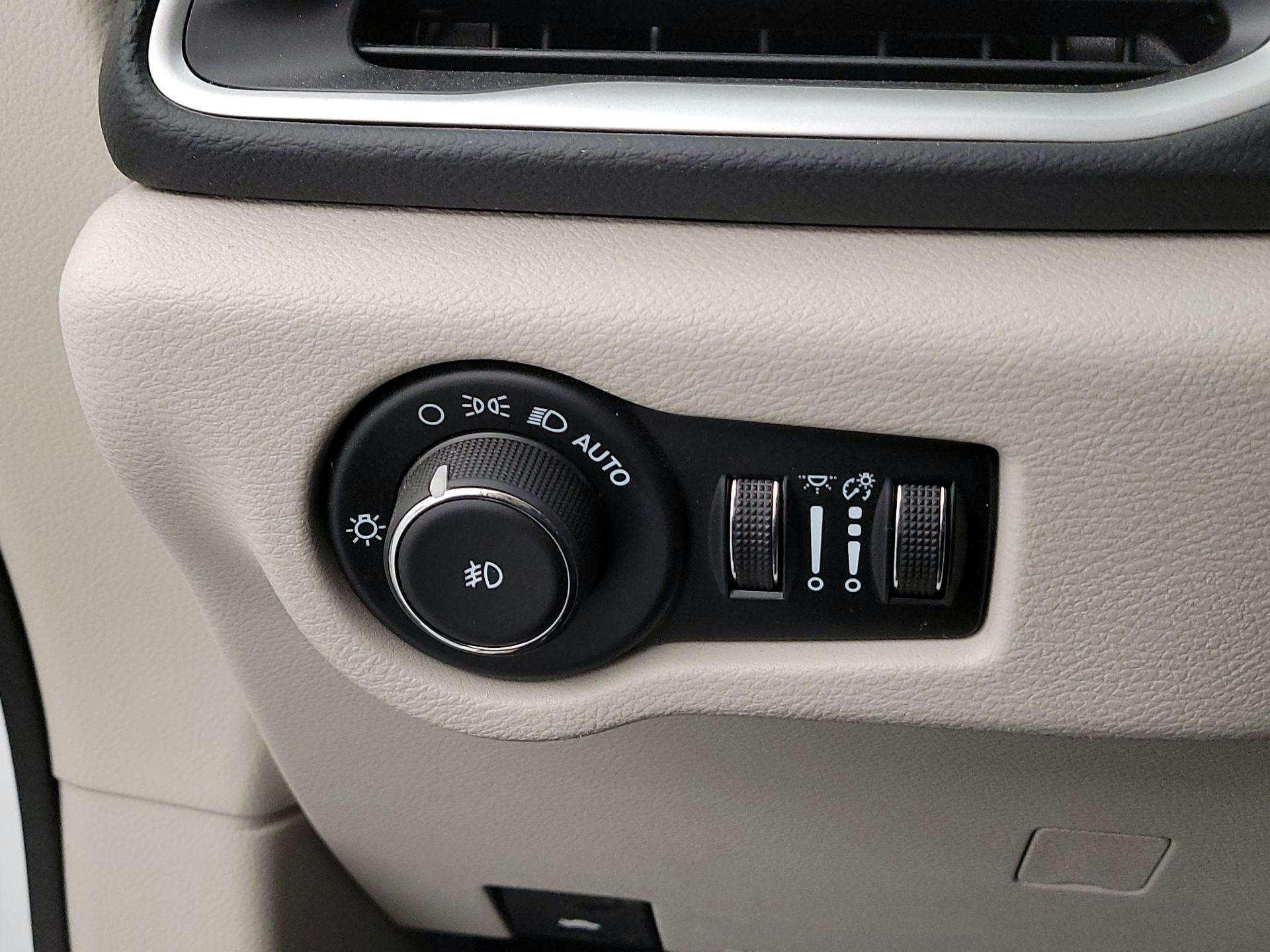 Thumbnail: 2024 Chrysler Pacifica - 13