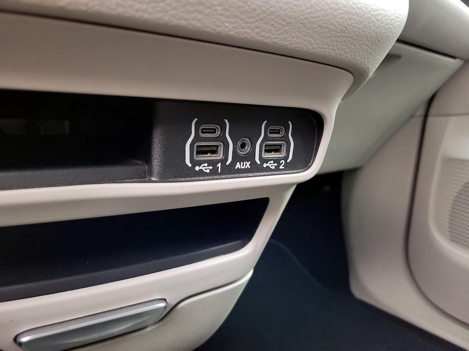 Thumbnail: 2024 Chrysler Pacifica - 18