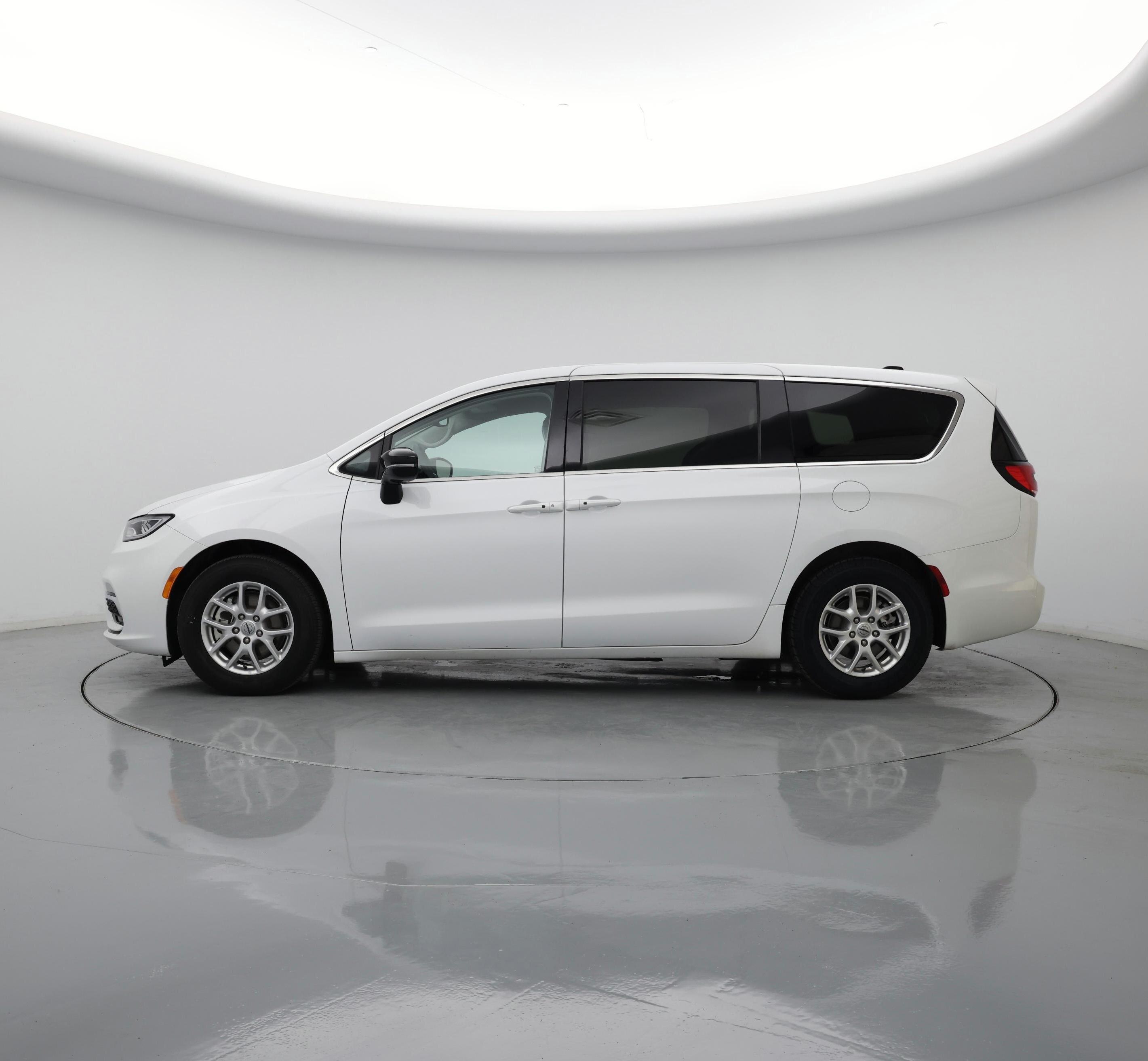 Thumbnail: 2024 Chrysler Pacifica - 3