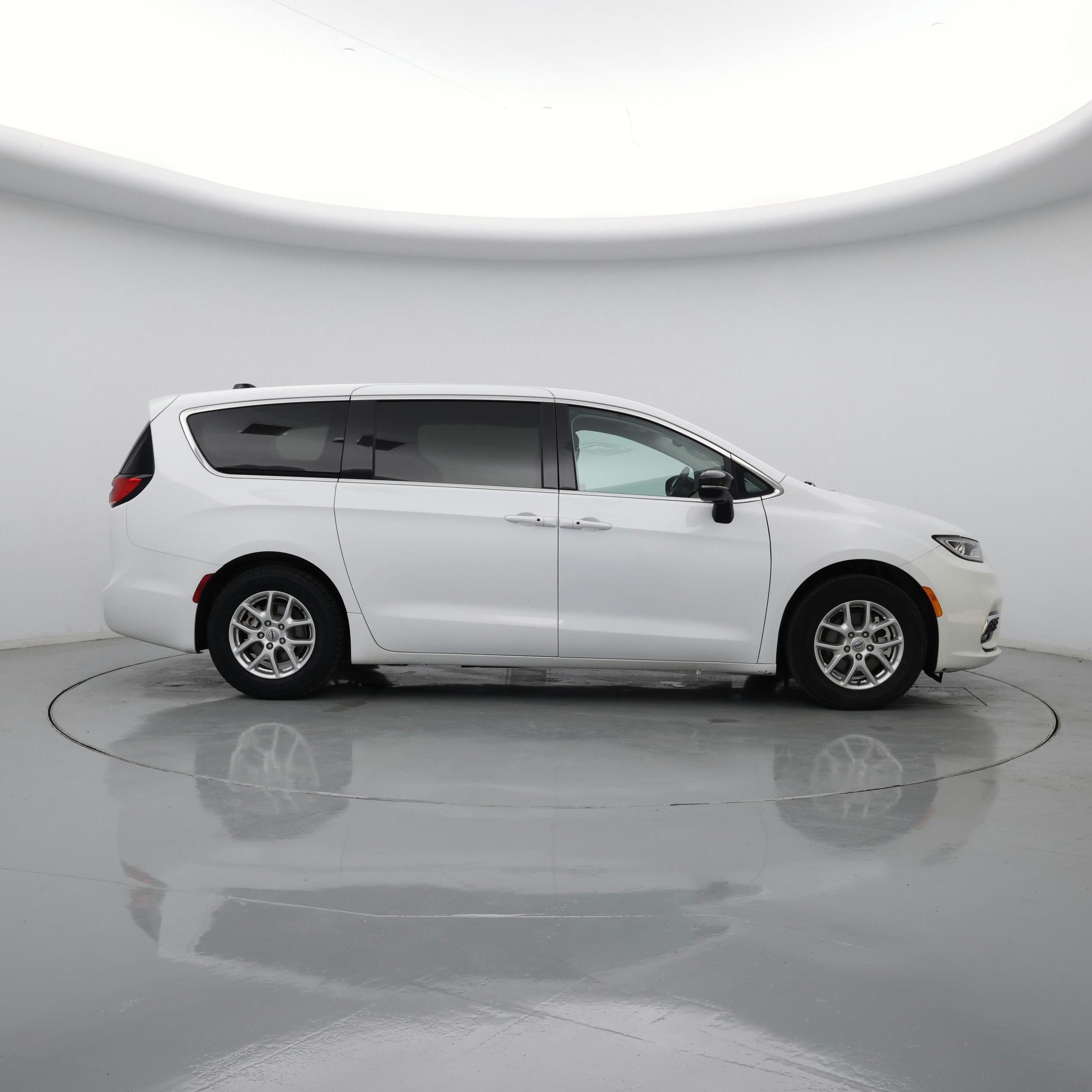 Thumbnail: 2024 Chrysler Pacifica - 7