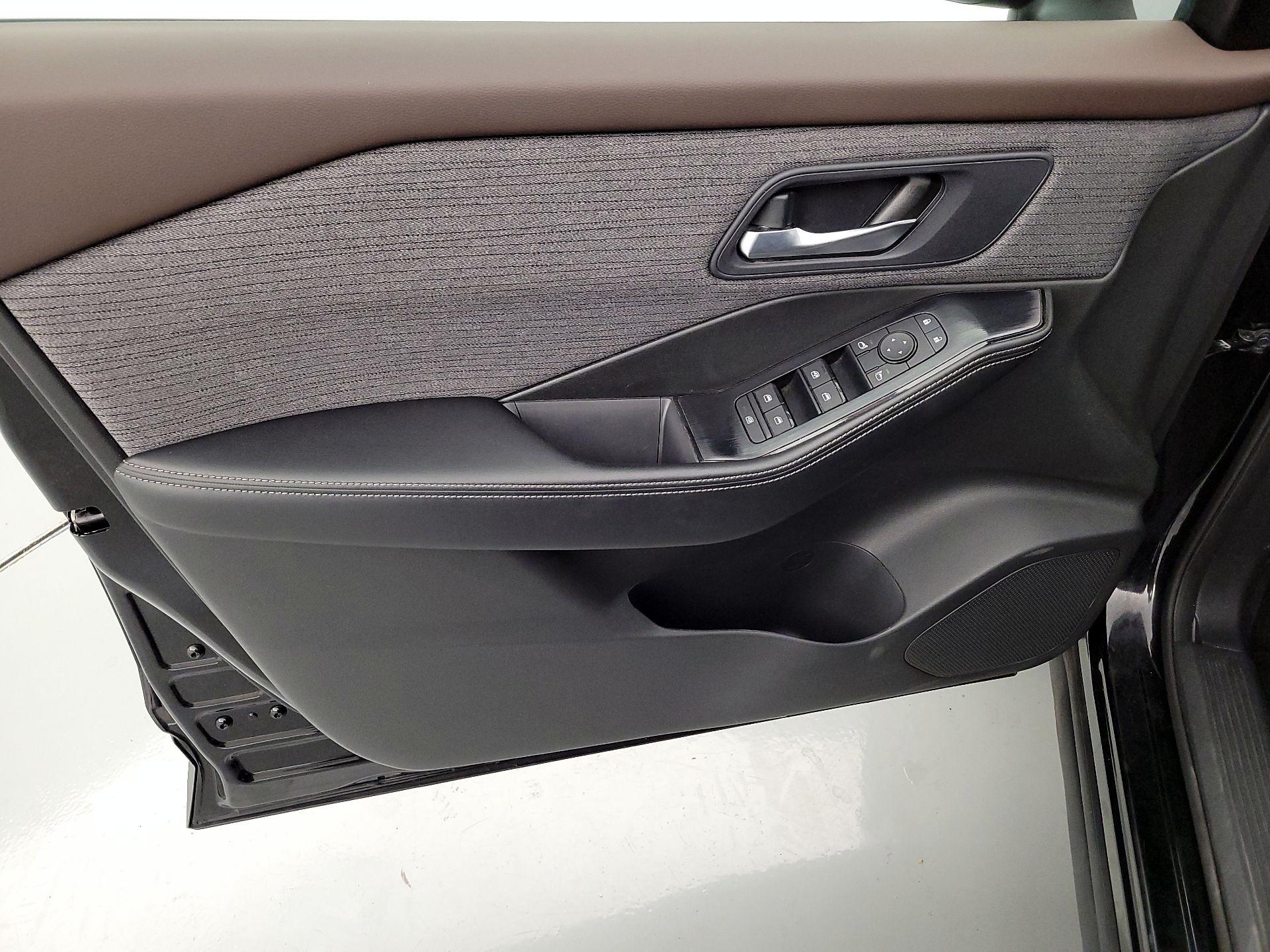 Thumbnail: 2023 Nissan Rogue - 12