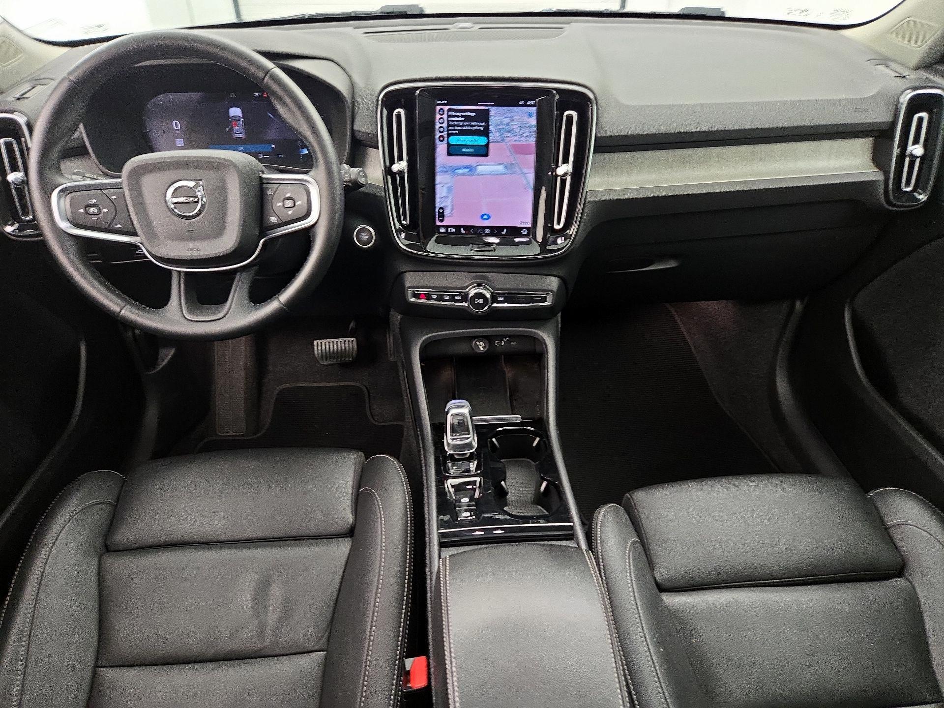 Thumbnail: 2025 Volvo XC40 - 9