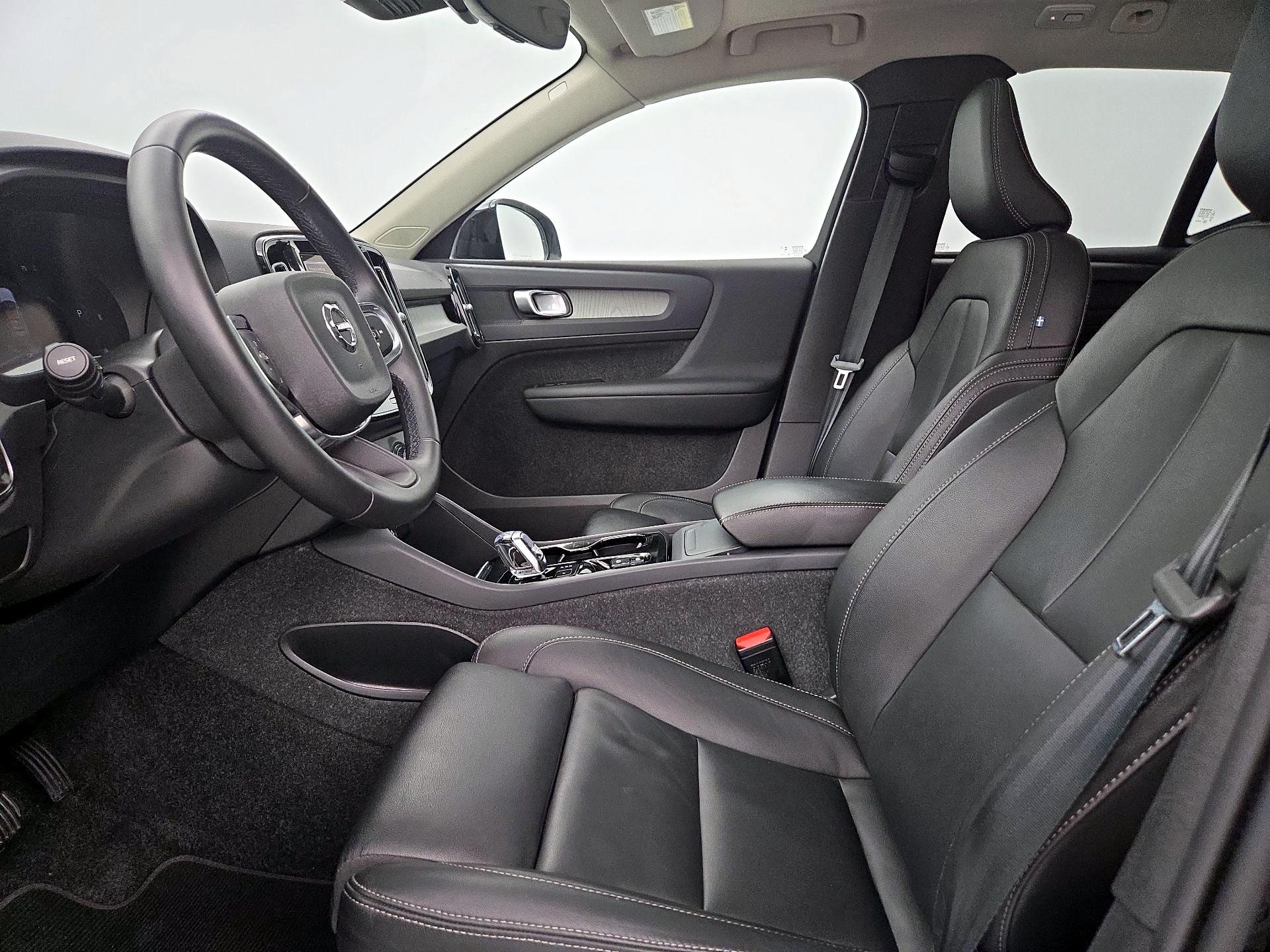 Thumbnail: 2025 Volvo XC40 - 11