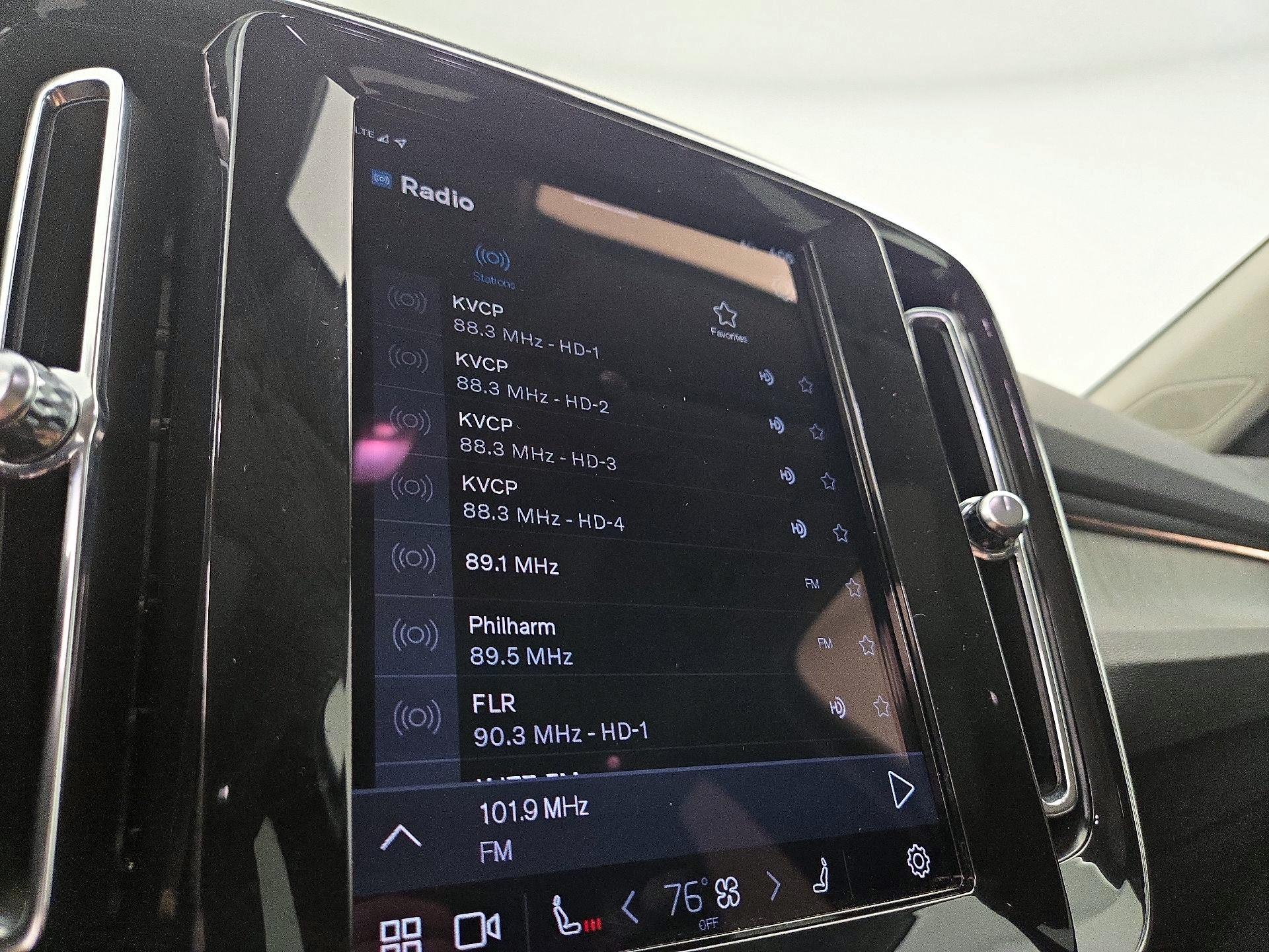 Thumbnail: 2025 Volvo XC40 - 16