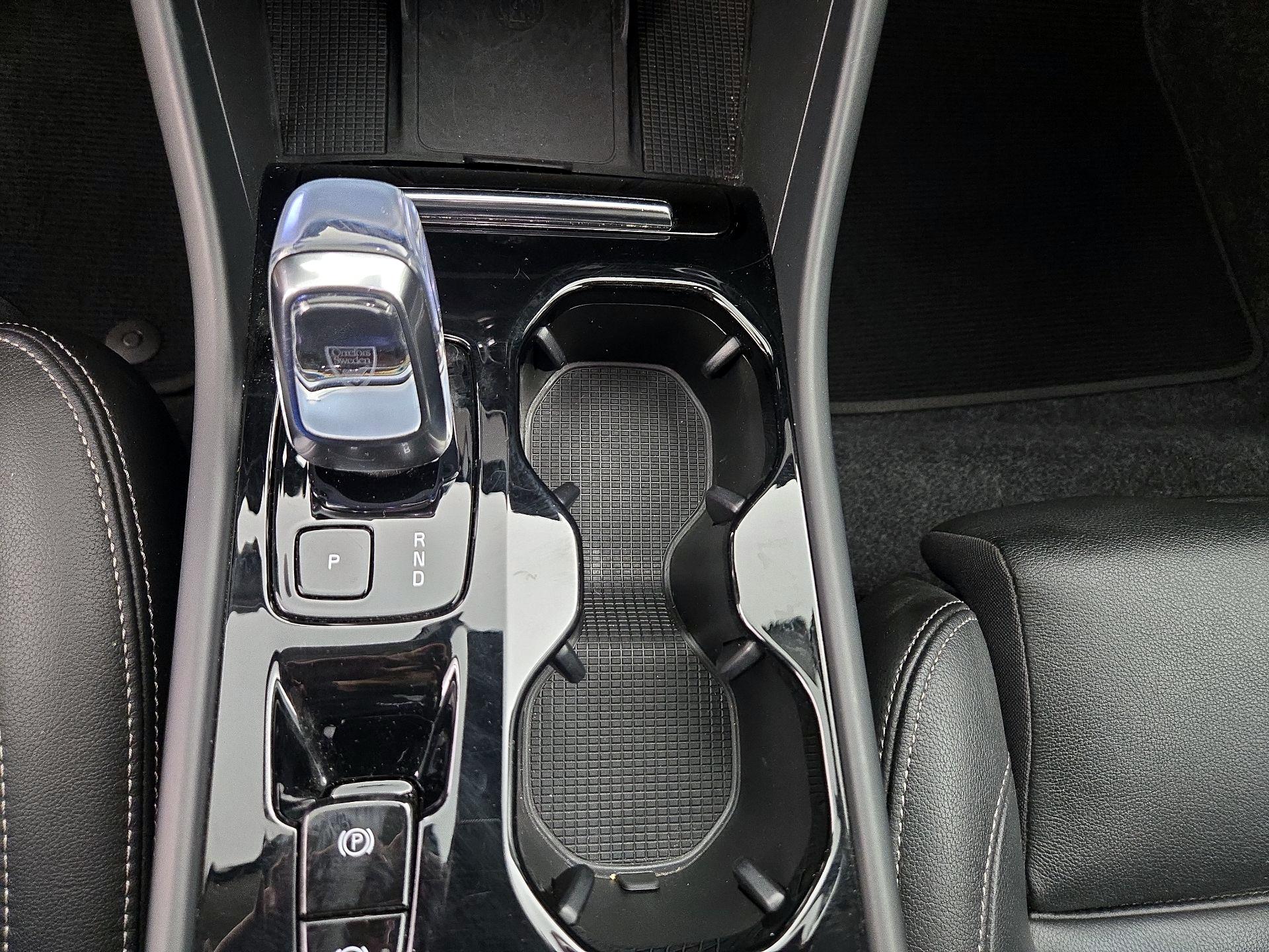 Thumbnail: 2025 Volvo XC40 - 18