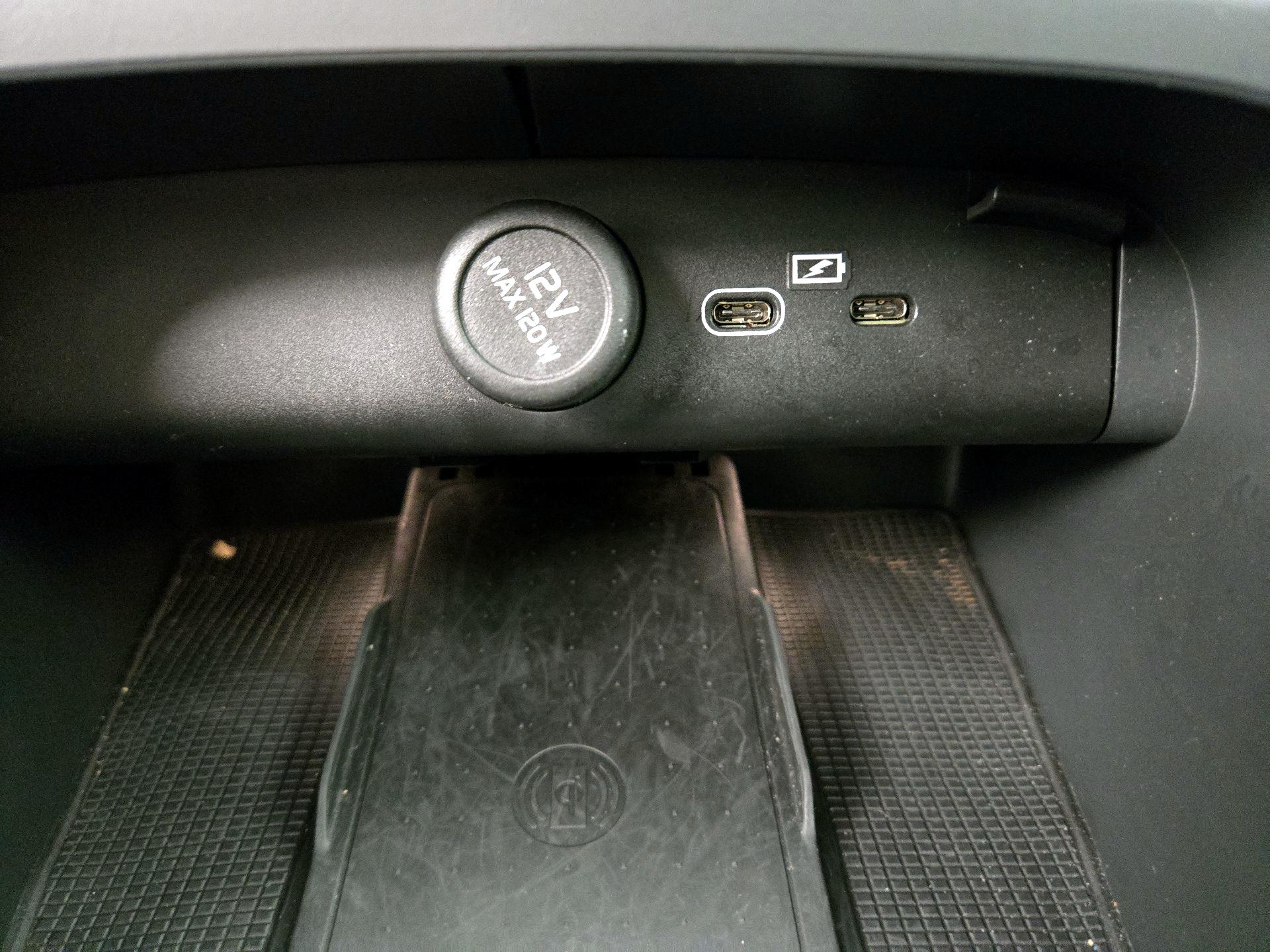 Thumbnail: 2025 Volvo XC40 - 19