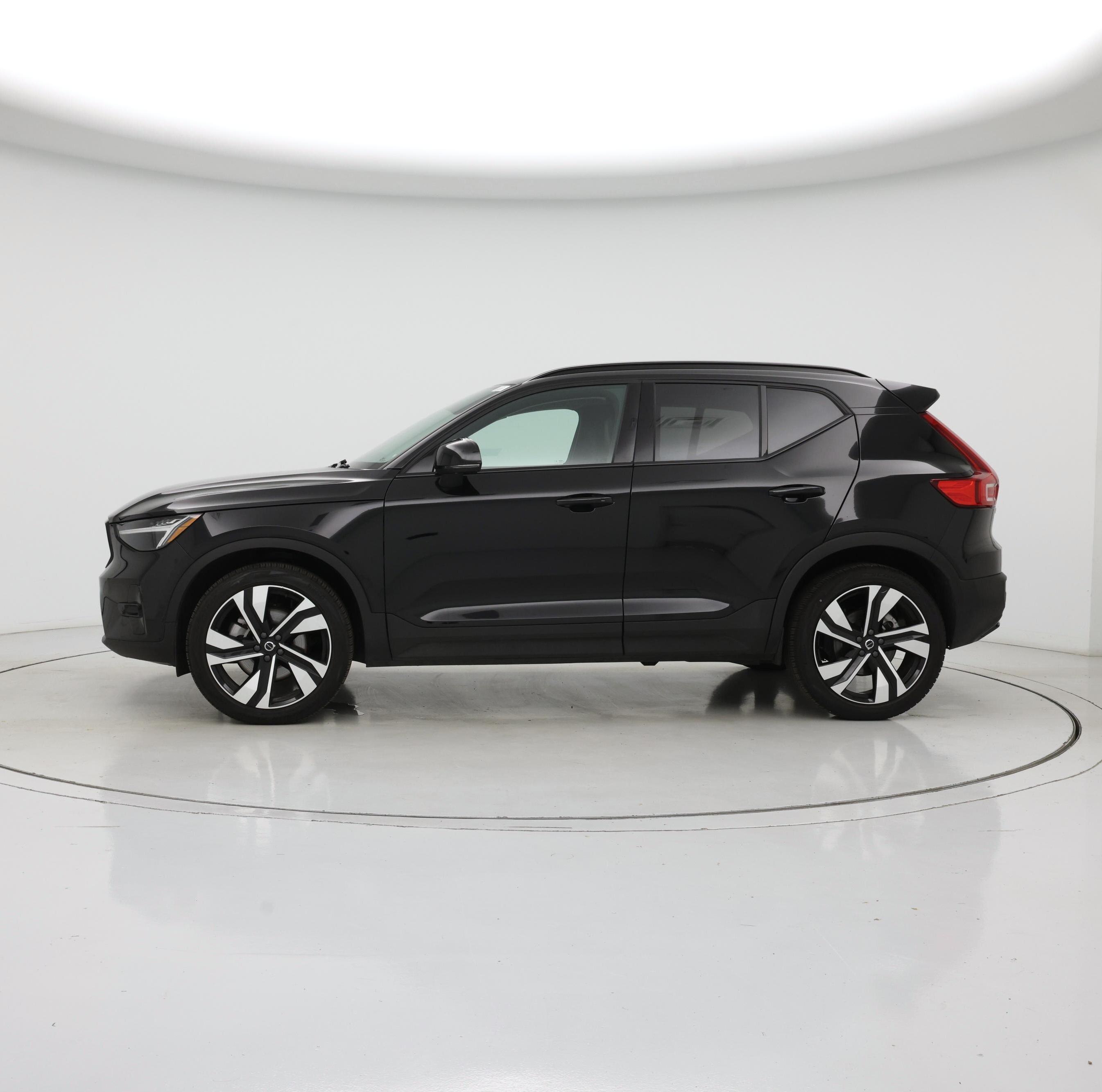Thumbnail: 2025 Volvo XC40 - 3