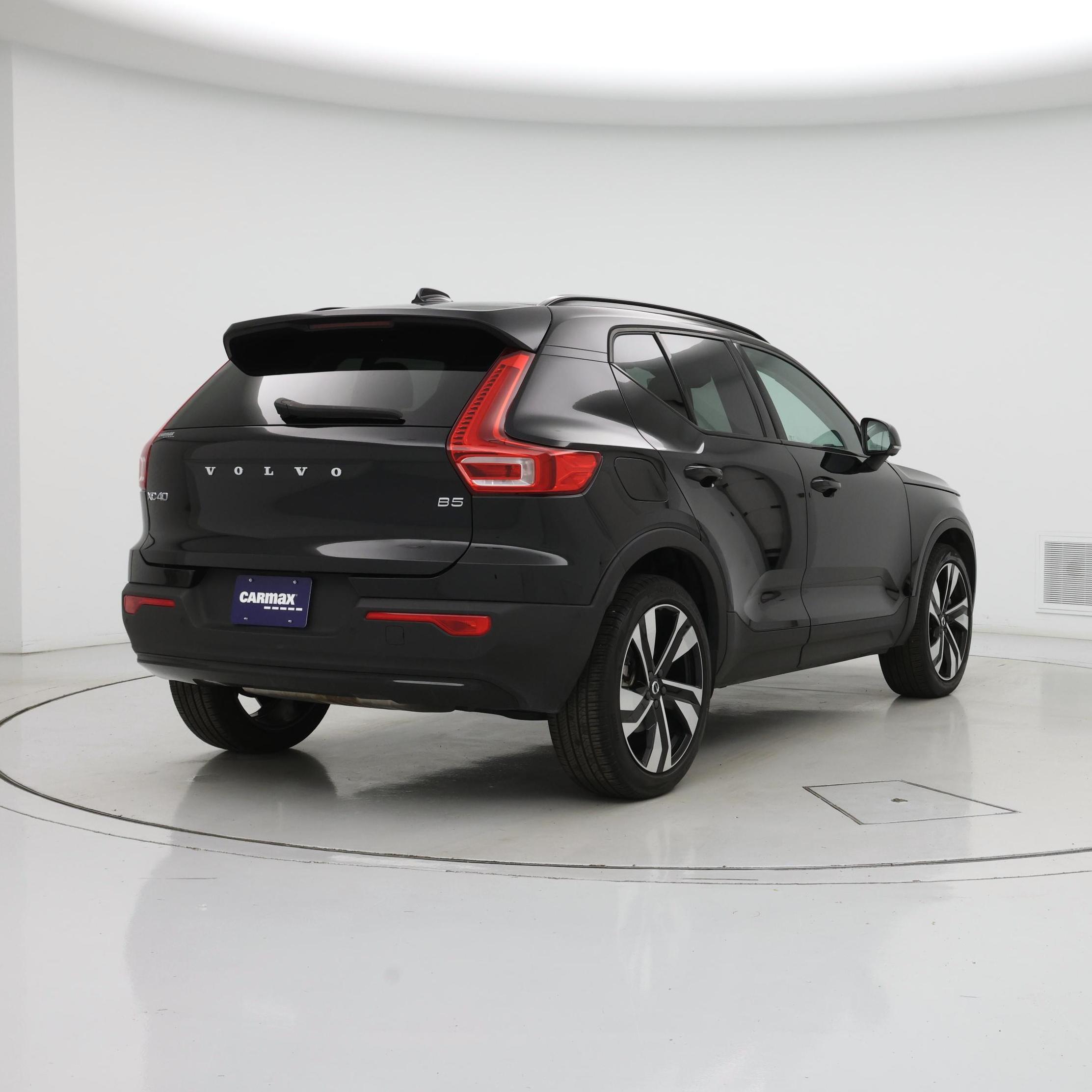 Thumbnail: 2025 Volvo XC40 - 8