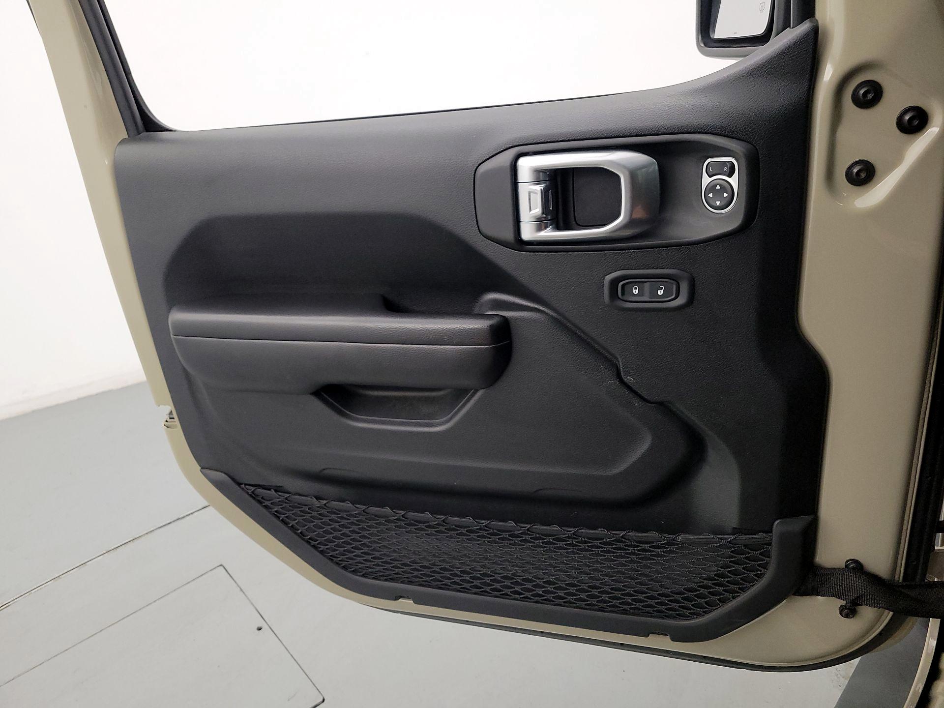 Thumbnail: 2020 Jeep Gladiator - 12