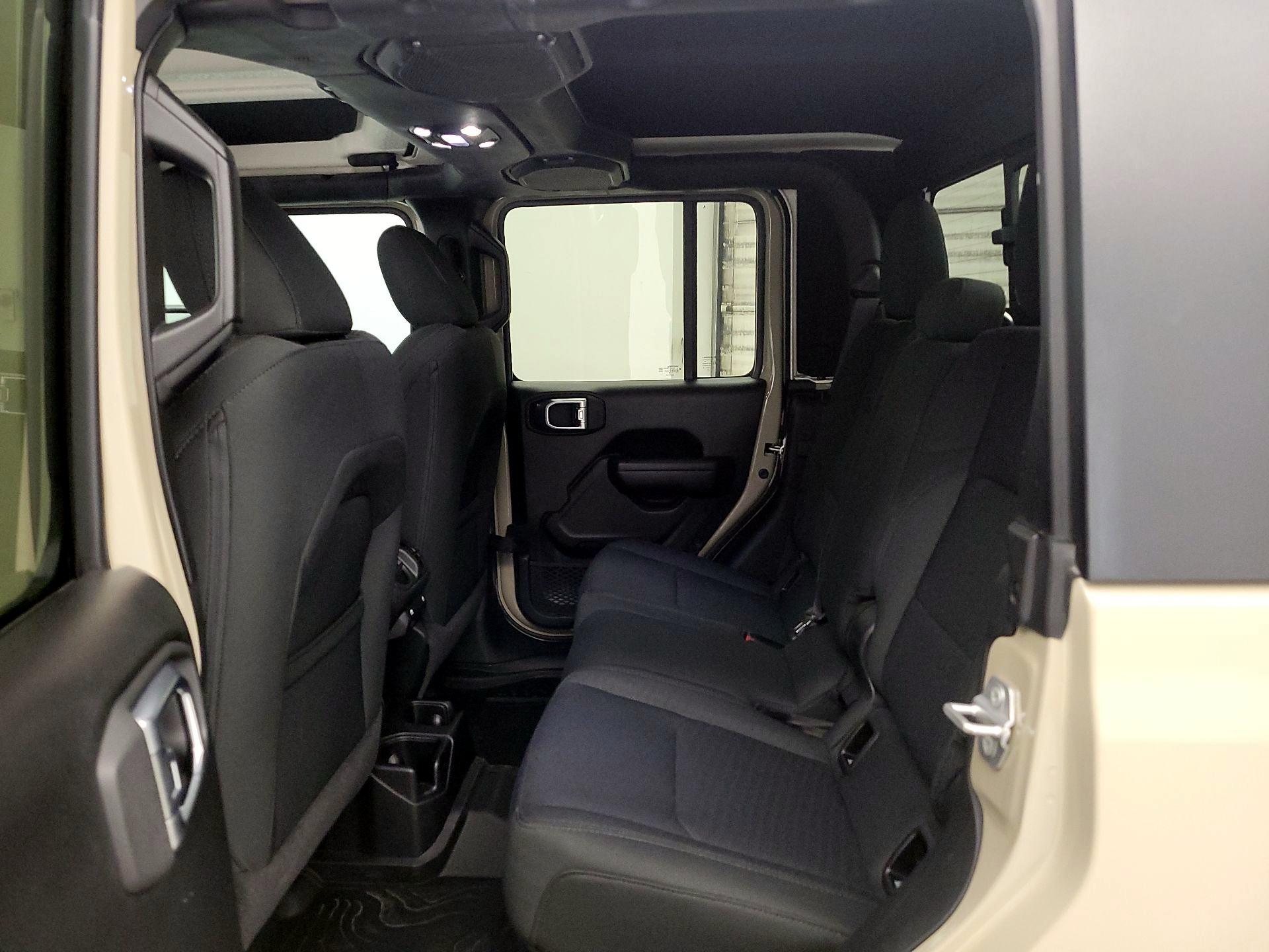 Thumbnail: 2020 Jeep Gladiator - 19