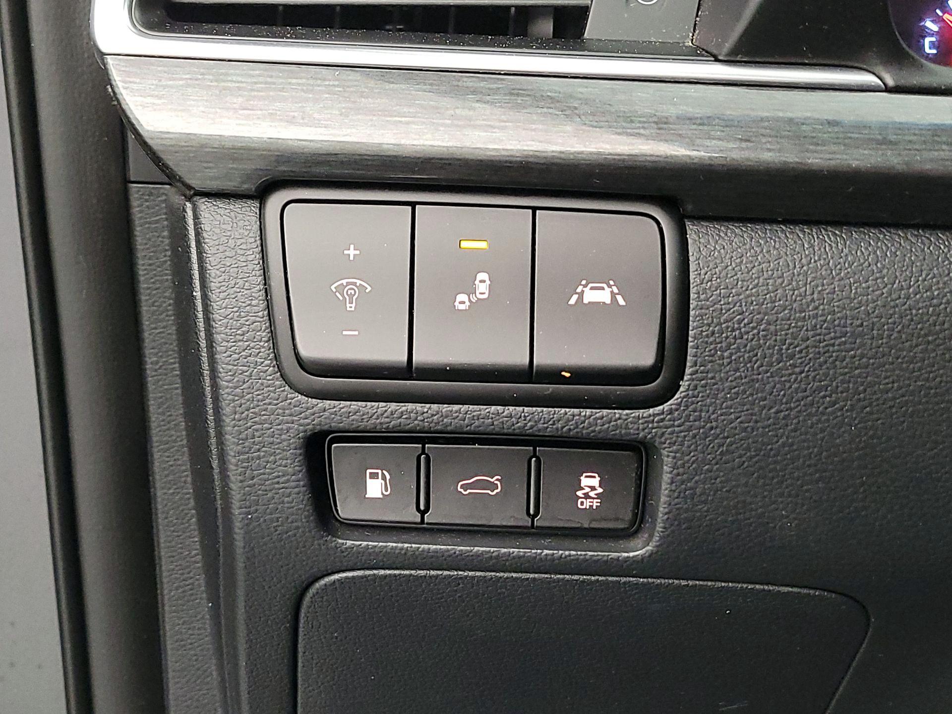 Thumbnail: 2017 Kia Cadenza - 13