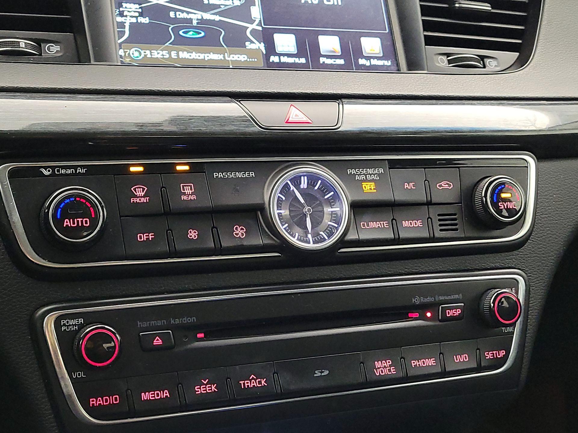 Thumbnail: 2017 Kia Cadenza - 17