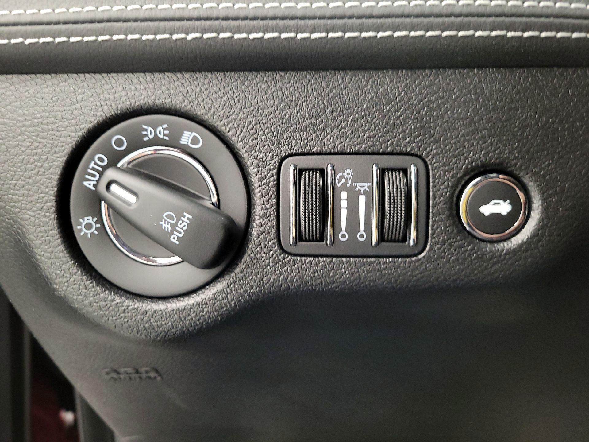 Thumbnail: 2023 Chrysler 300 - 13