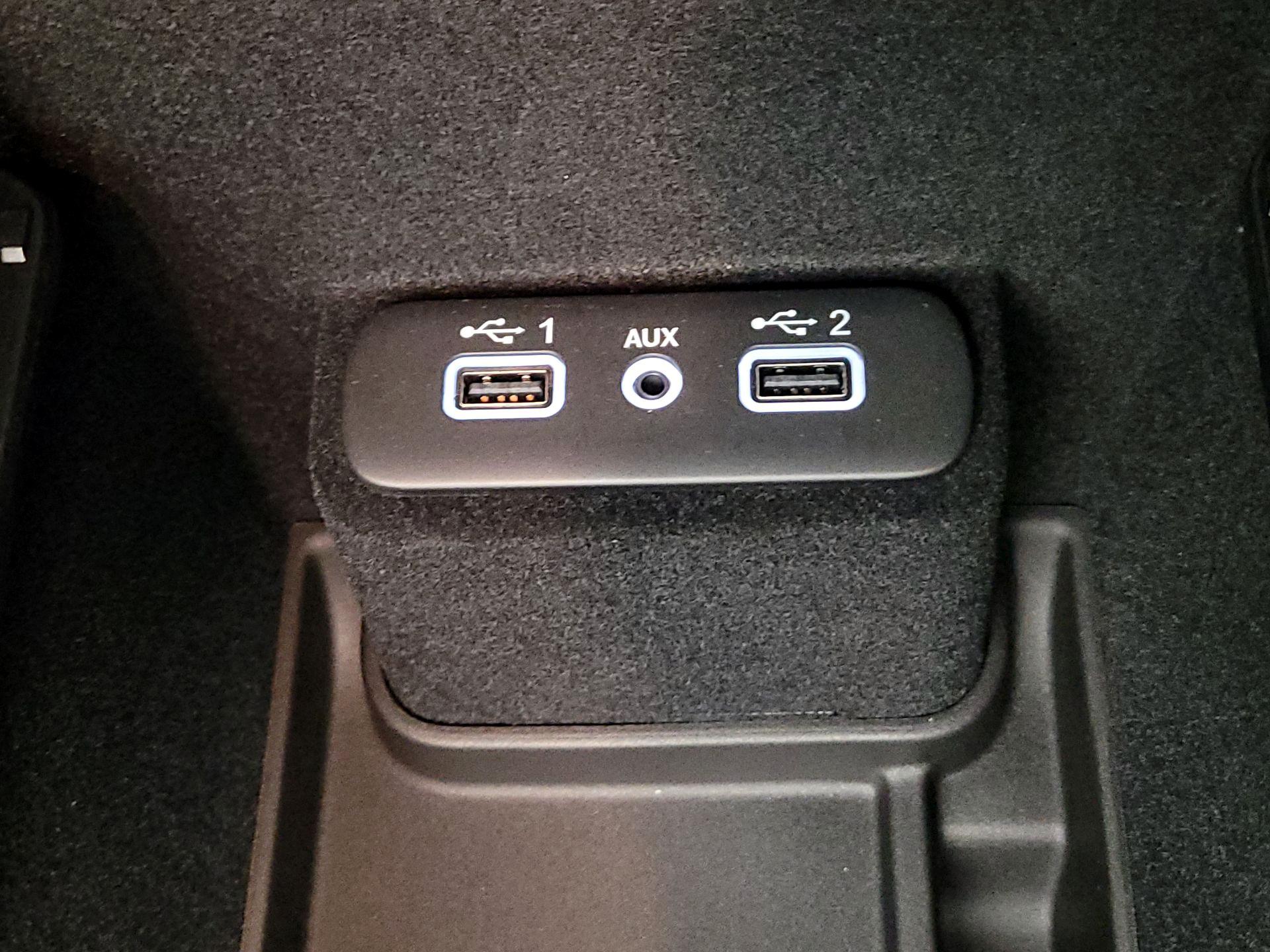 Thumbnail: 2023 Chrysler 300 - 19