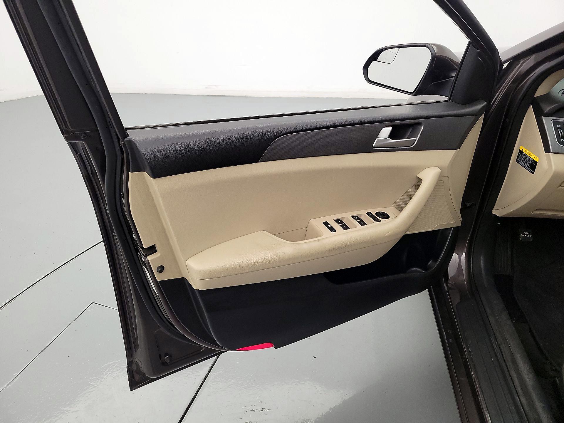 Thumbnail: 2015 Hyundai Sonata - 12