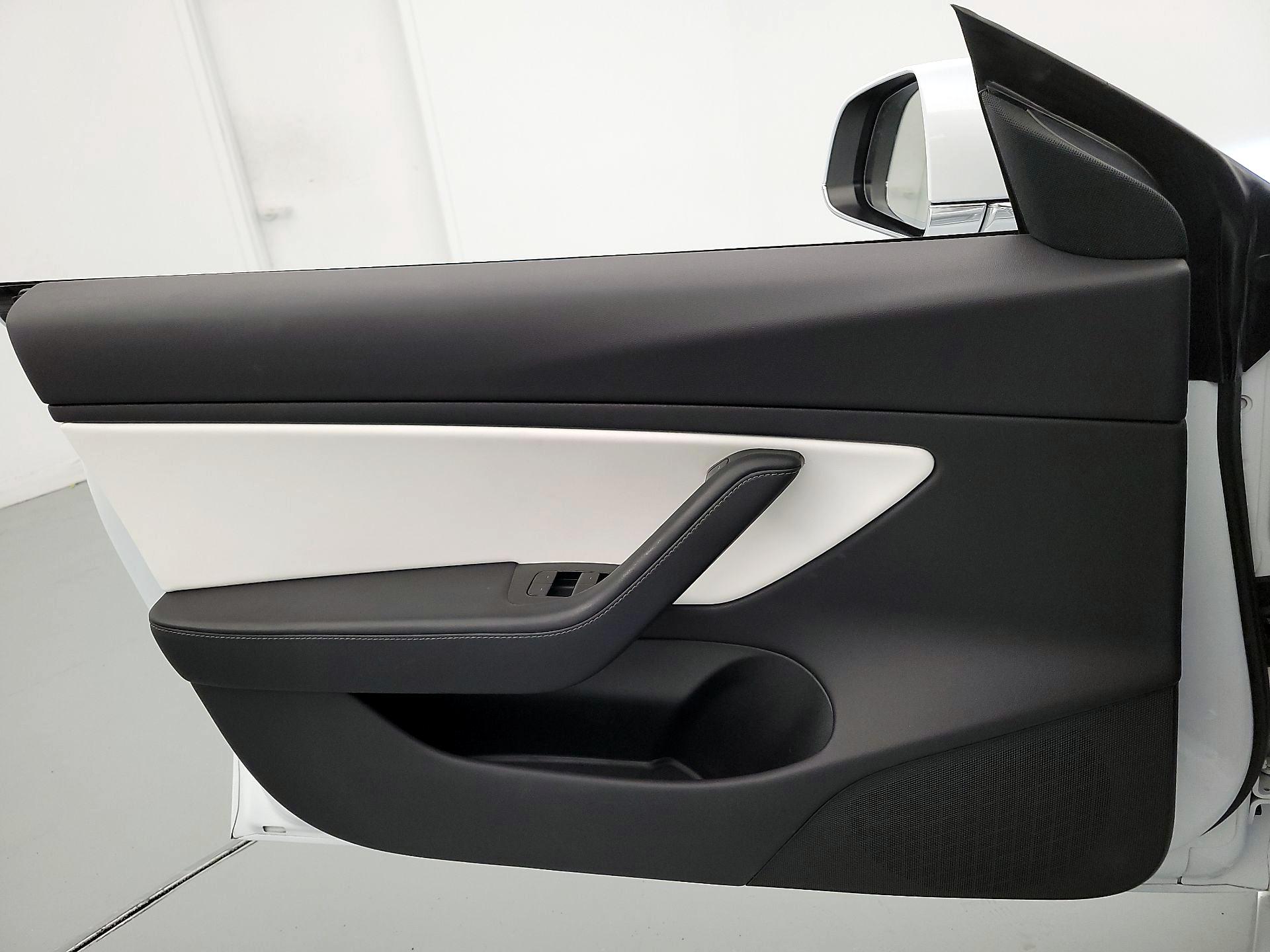 Thumbnail: 2019 Tesla Model 3 - 12