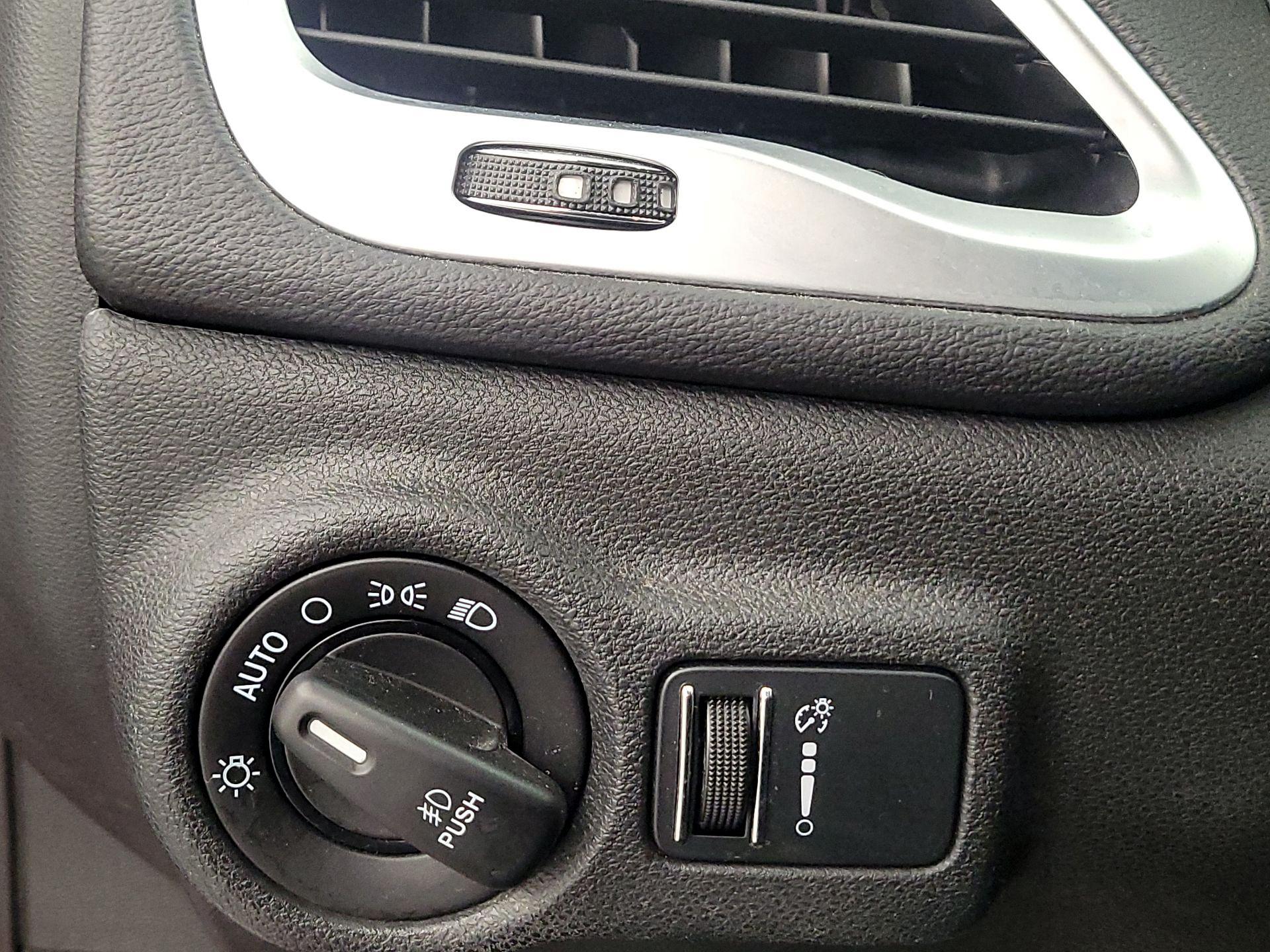 Thumbnail: 2016 Dodge Dart - 13