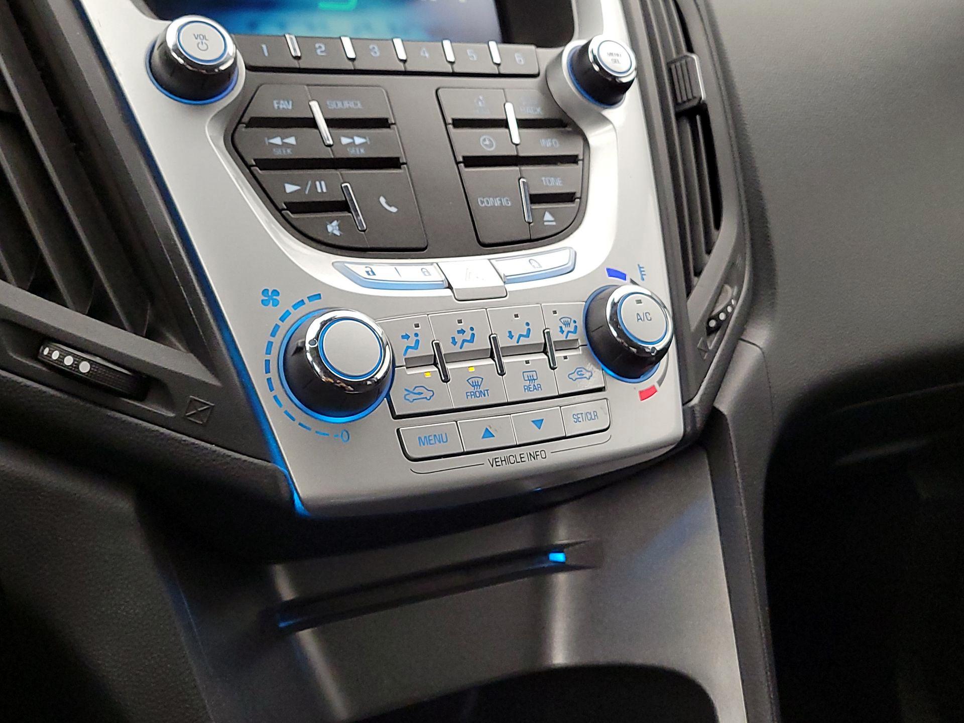 Thumbnail: 2015 Chevrolet Equinox - 15