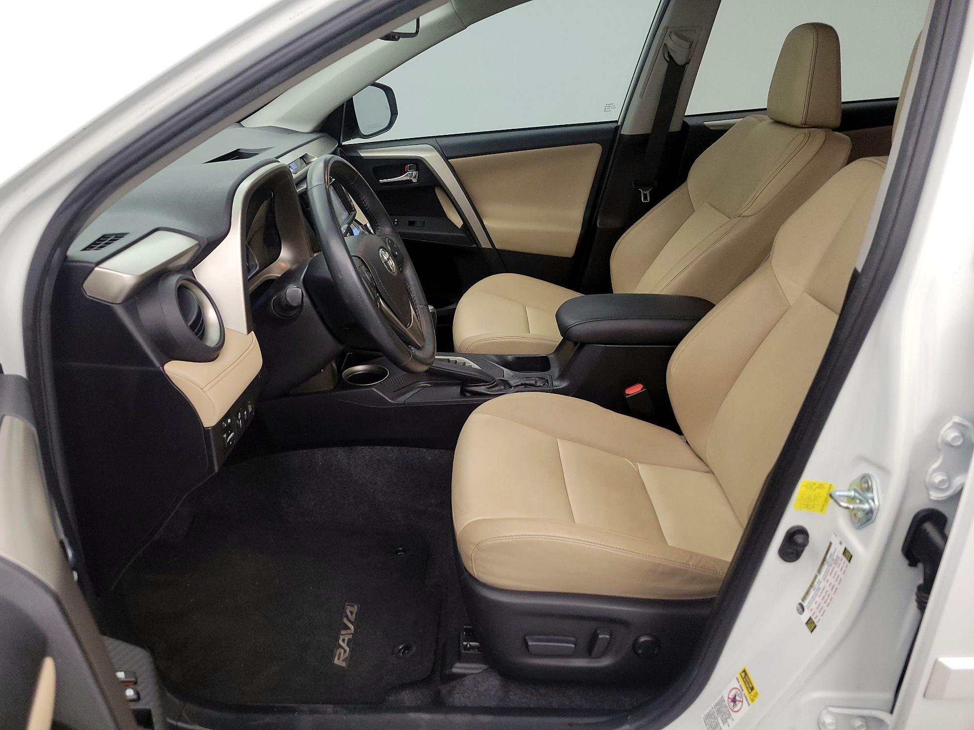 Thumbnail: 2015 Toyota RAV4 - 11