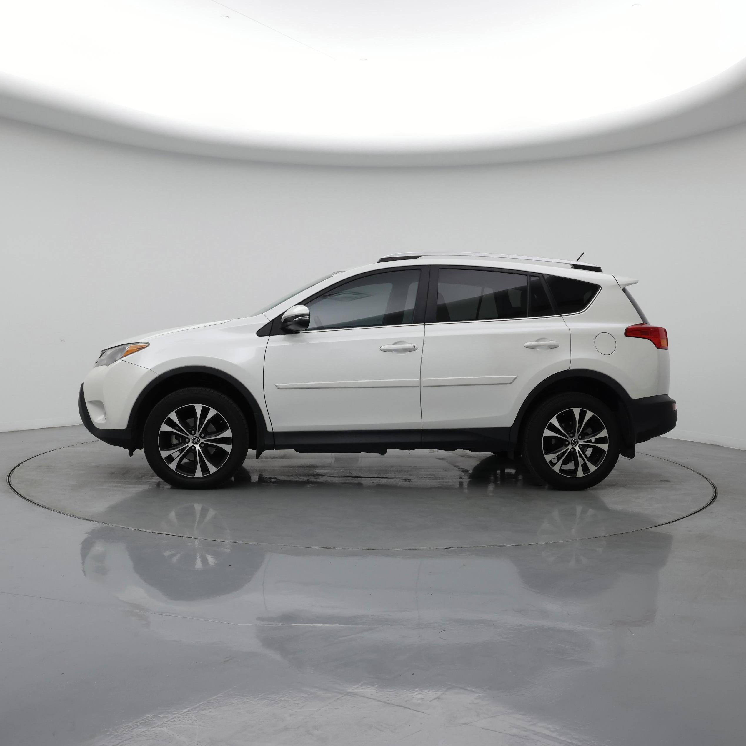 Thumbnail: 2015 Toyota RAV4 - 3