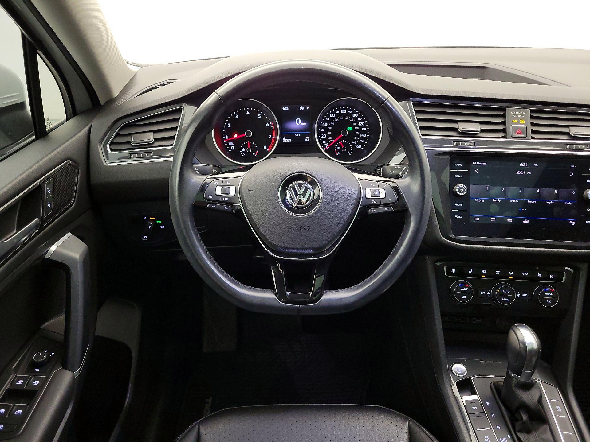 Thumbnail: 2018 Volkswagen Tiguan - 10