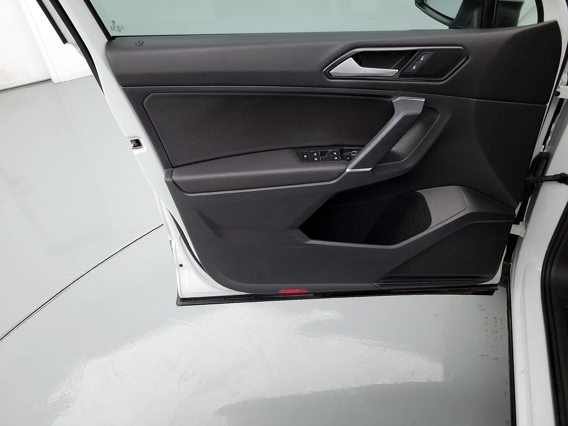 Thumbnail: 2018 Volkswagen Tiguan - 12