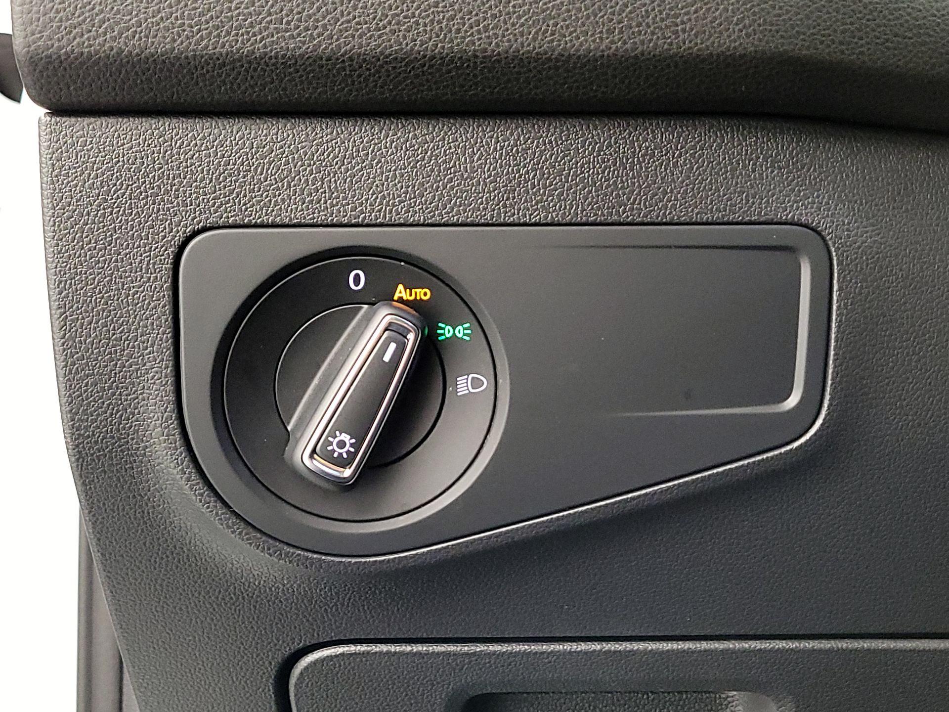 Thumbnail: 2018 Volkswagen Tiguan - 13