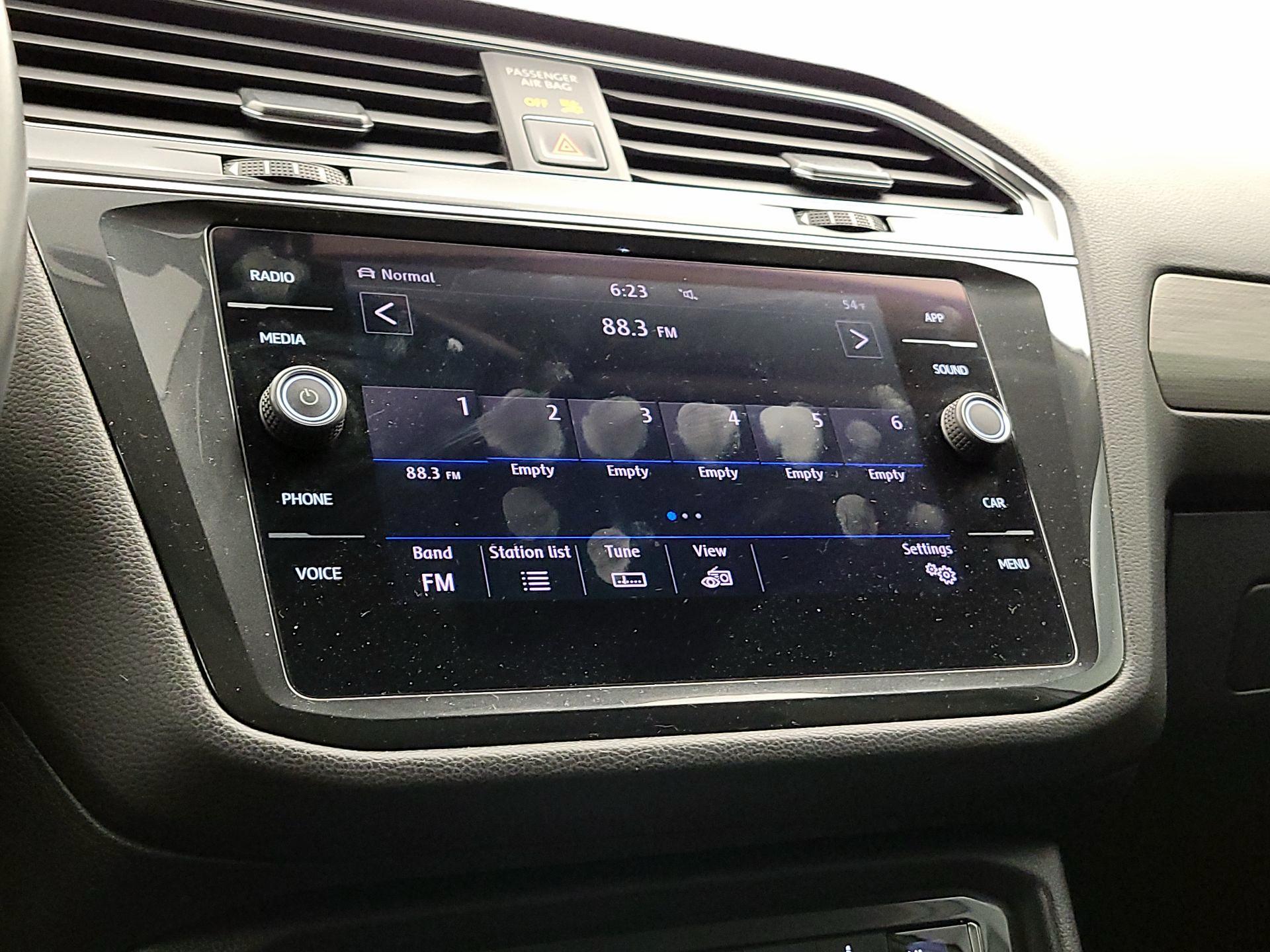 Thumbnail: 2018 Volkswagen Tiguan - 15