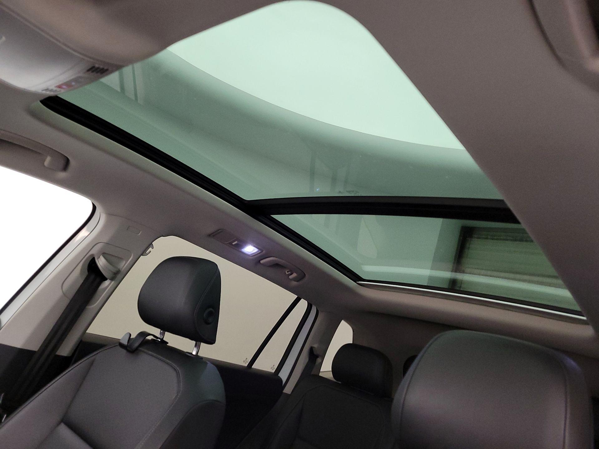 Thumbnail: 2018 Volkswagen Tiguan - 19