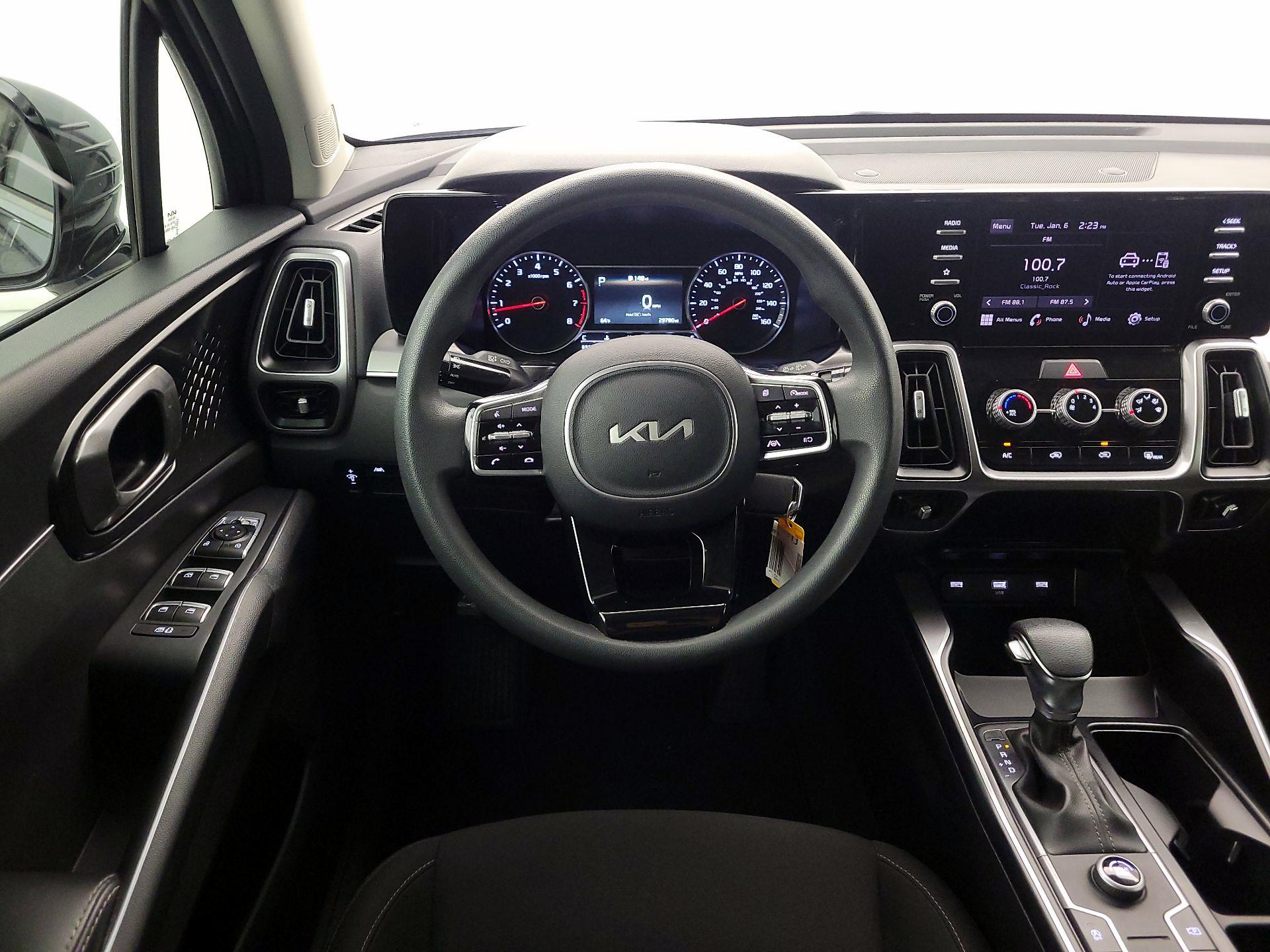 Thumbnail: 2023 Kia Sorento - 10